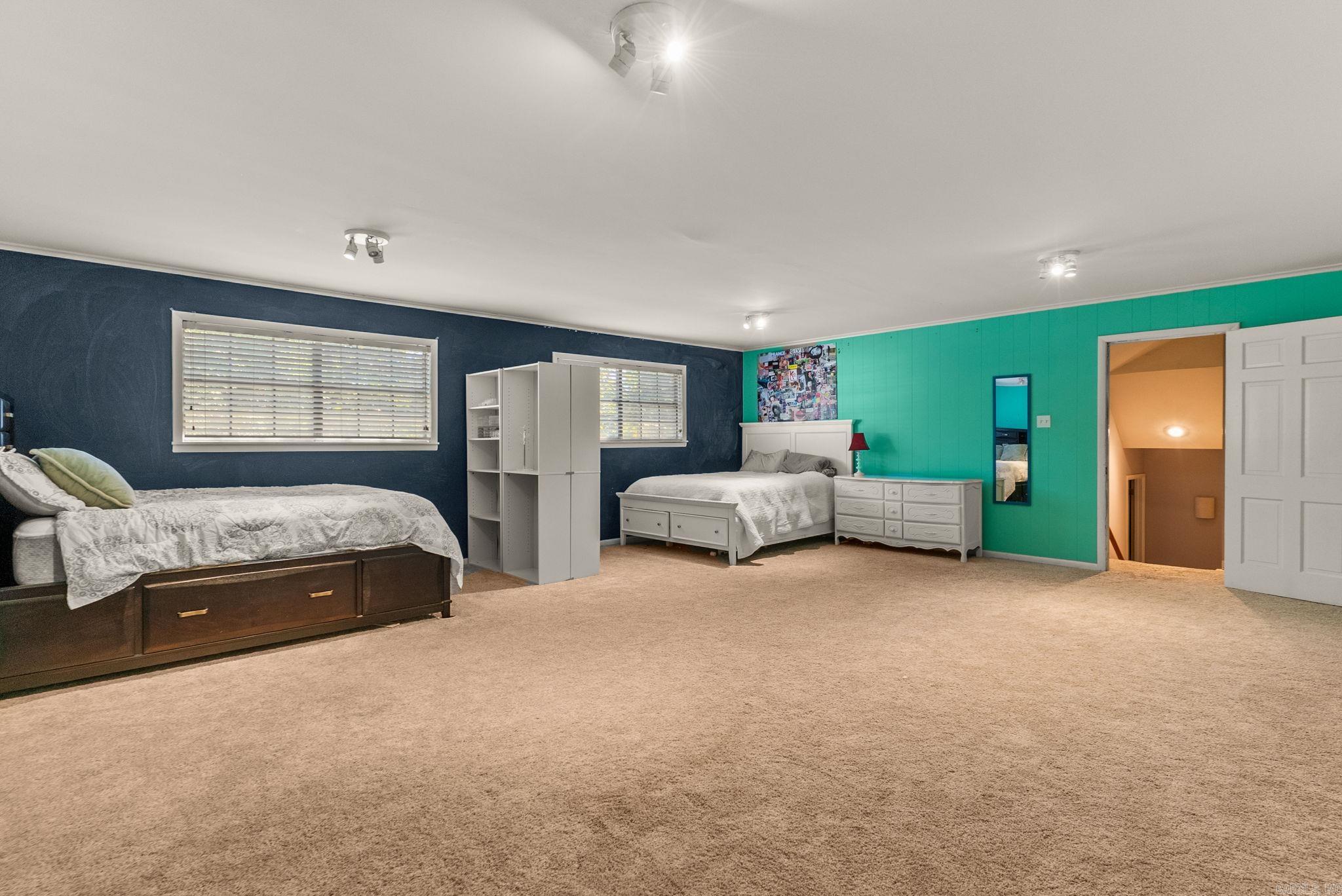 LEAWOOD HEIGHTS - Residential