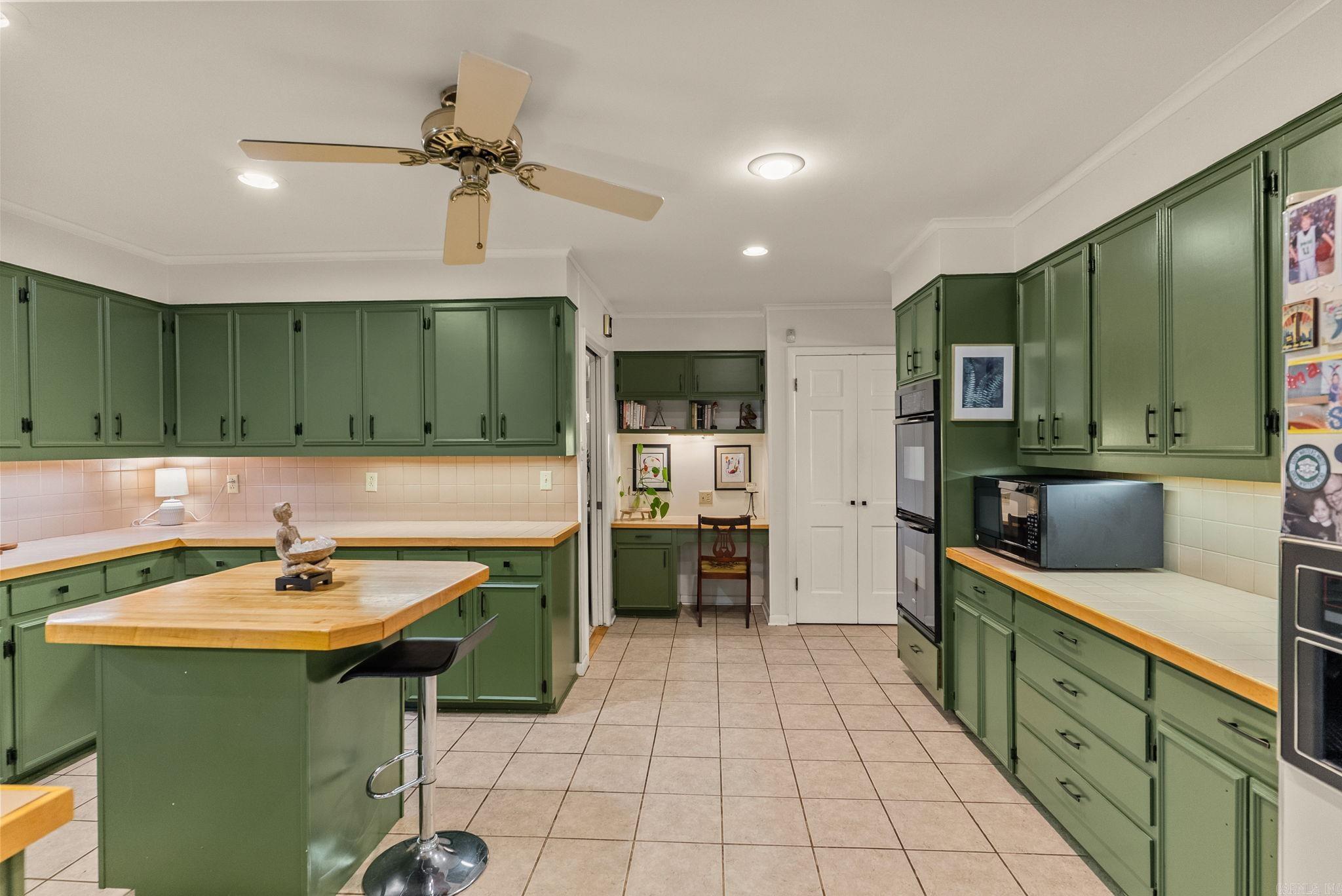 LEAWOOD HEIGHTS - Residential