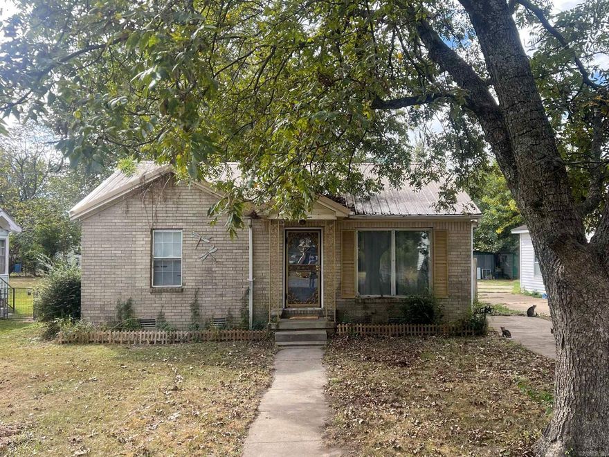 Welcome to this spacious 3Bed 2Bath residence featuring 1344 sq ft of comfortable living space. Enjoy an open floor plan perfect for entertaining, while a cozy den provides extra space for relaxing, a home office, or play area, and a 2-car carport conveniently located in the back. Property sold as is.