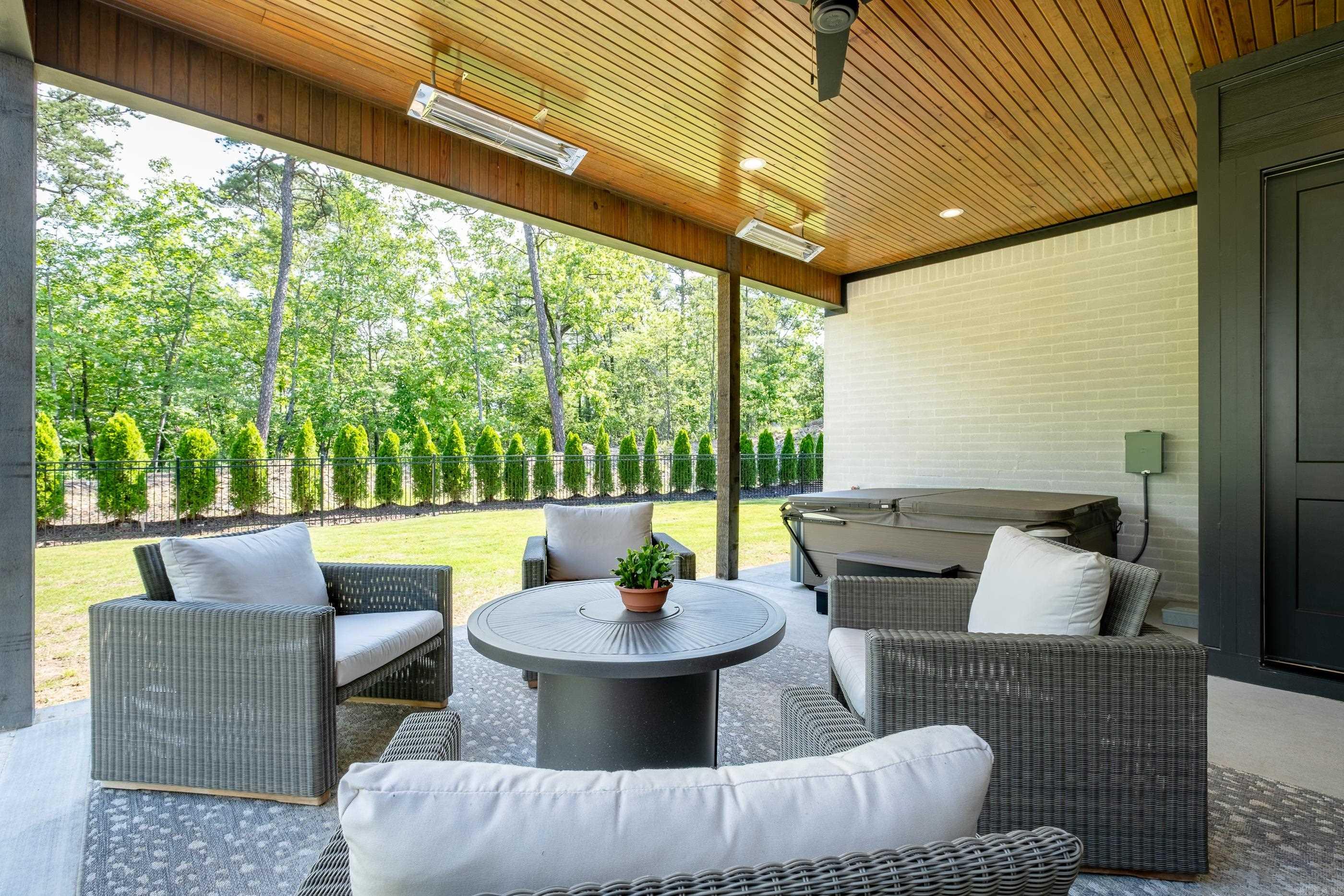 CHENAL VALLEY "FALSTONE COURT" - Residential