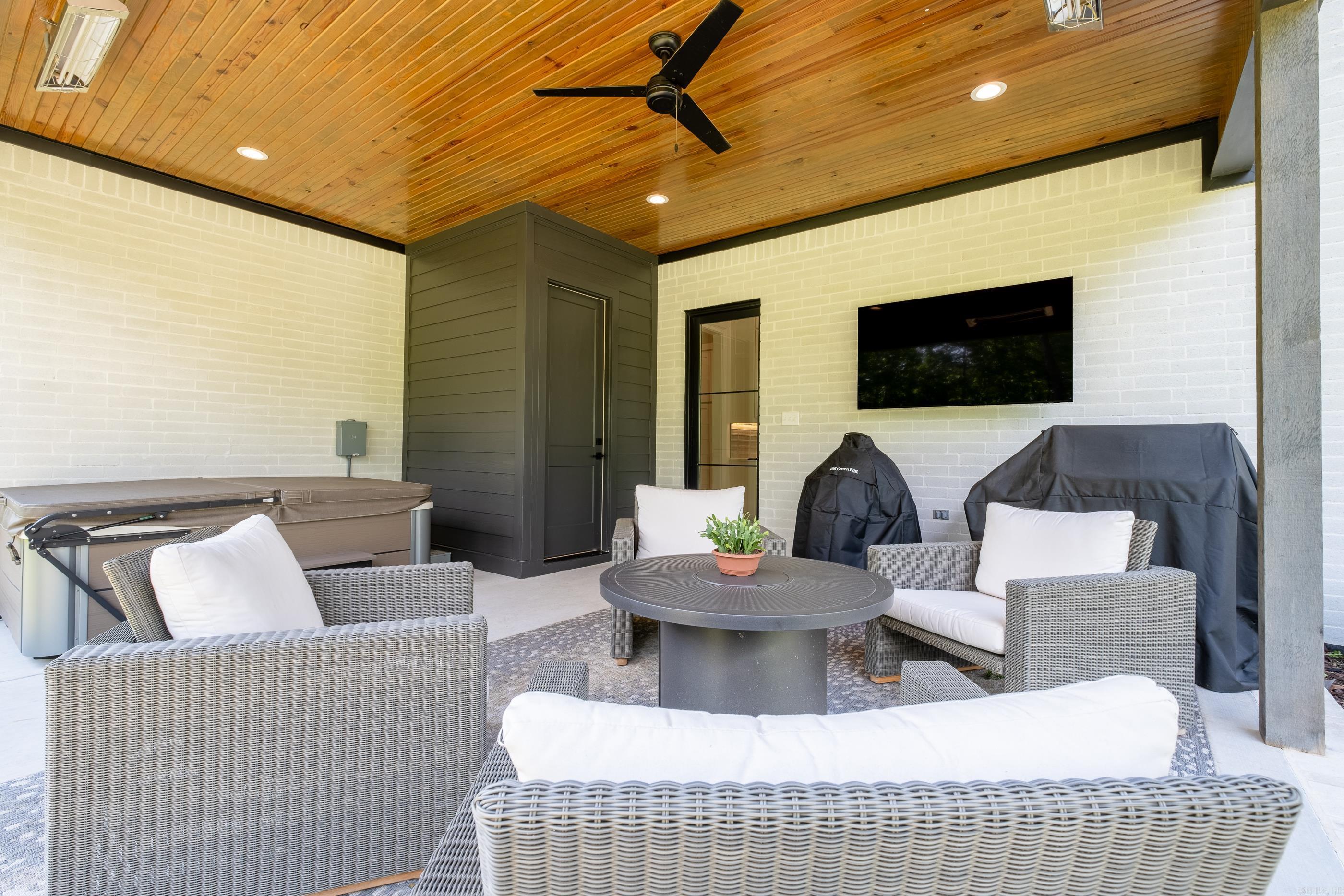 CHENAL VALLEY "FALSTONE COURT" - Residential