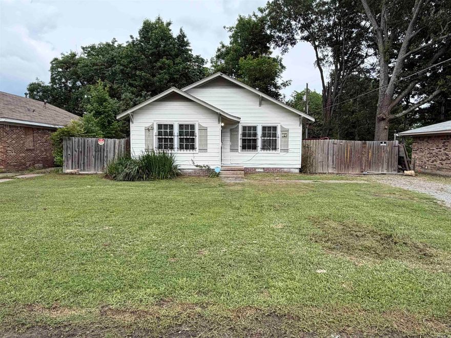 Excellent value on this 2 bedroom, 1 bath home. Great opportunity for an affordable starter home. Buyer to add their own personal touch.  Must see.