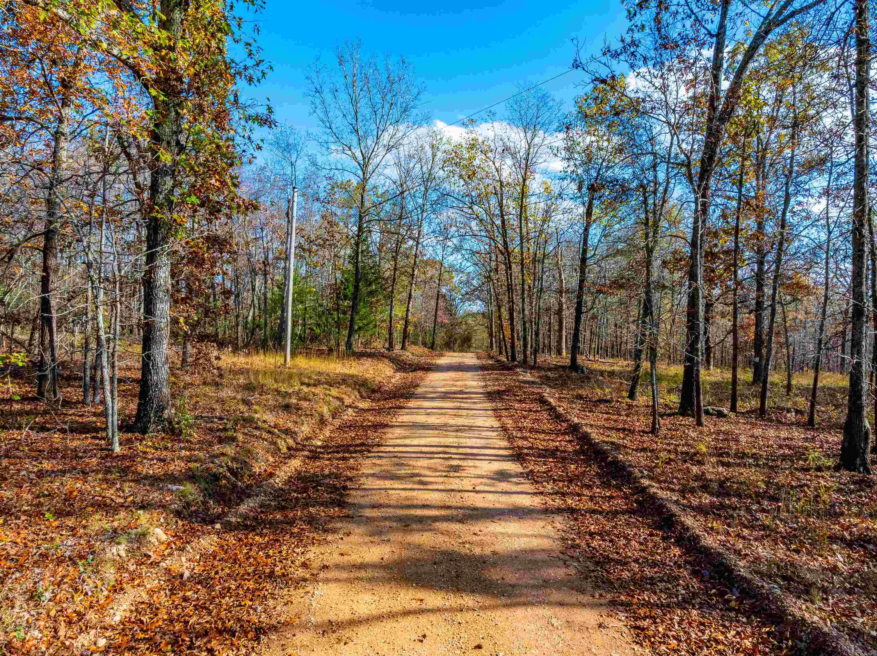 Prime 20+/- Acre Property Surrounded by Arkansas Game & Fish Land, Perfect for Hunting & Recreation Situated in the heart of the Ozarks, this 20 +/- acre wooded property just outside Hardy, Arkansas, is a rare gem for outdoor enthusiasts. Surrounded by over 13,000 acres of Arkansas Game & Fish land, this property offers unparalleled access to prime hunting grounds and recreational opportunities. ? 20 acres of mature, wooded land ideal for hunting, camping, or building a secluded retreat? Located just 1 mile from the boat ramp into the Spring River ā a top destination for fishing, floating, and outdoor adventure? A road runs through the center of the property, offering easy access and dividing it into 2 sections ā perfect for building on one side and hunting on the other? Abundant wildlife, including deer, turkey, an Close to the scenic Spring River, itās ideally located for those who love hunting, fishing, canoeing, and exploring. Just a short drive to historic Hardy and convenient to Jonesboro, this property combines the best of remote living with easy access to amenities. Priced to sell! Donāt miss this opportunity to own a piece of the Ozarks!