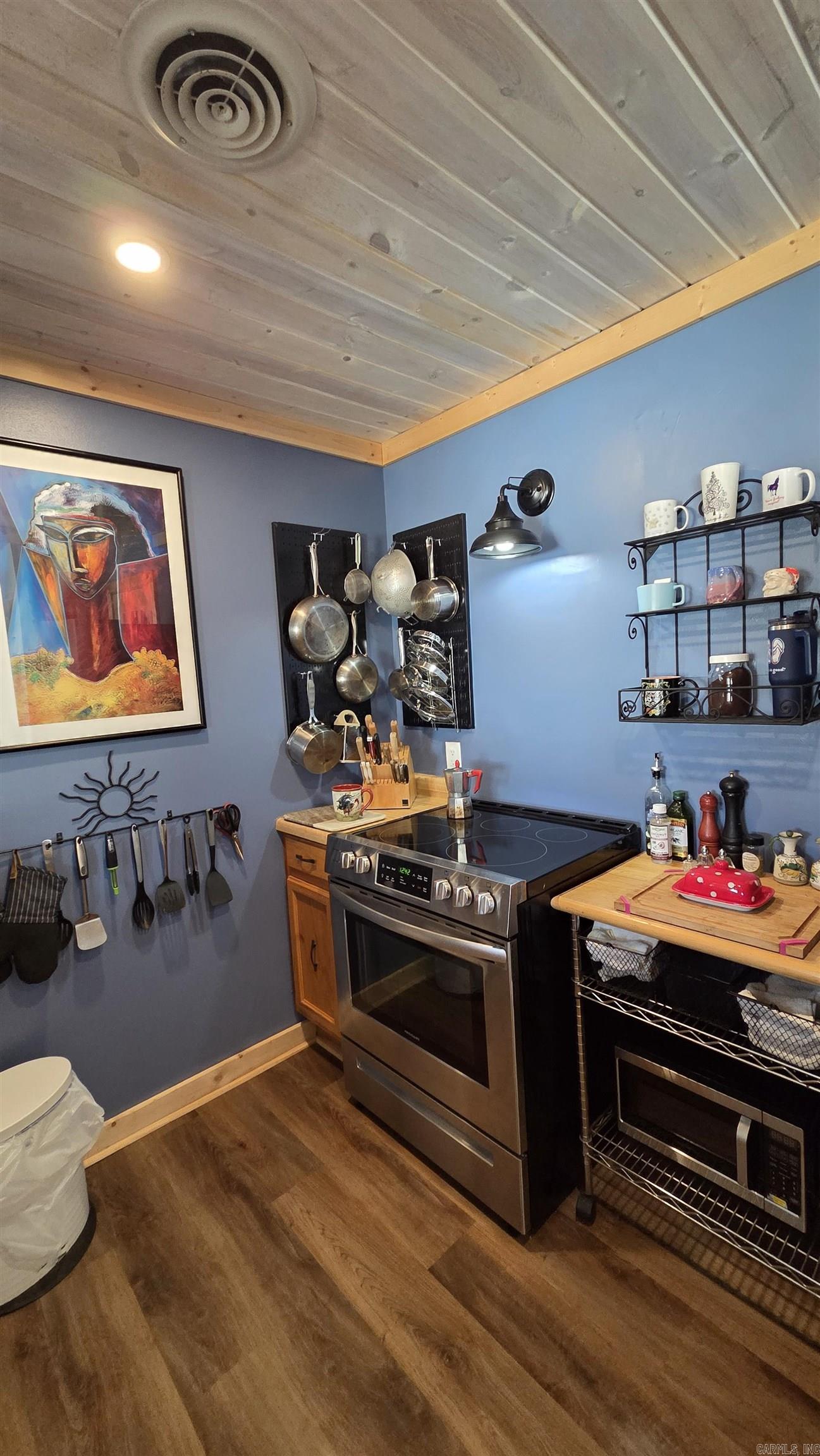 Lakewood Hills Condo - Residential