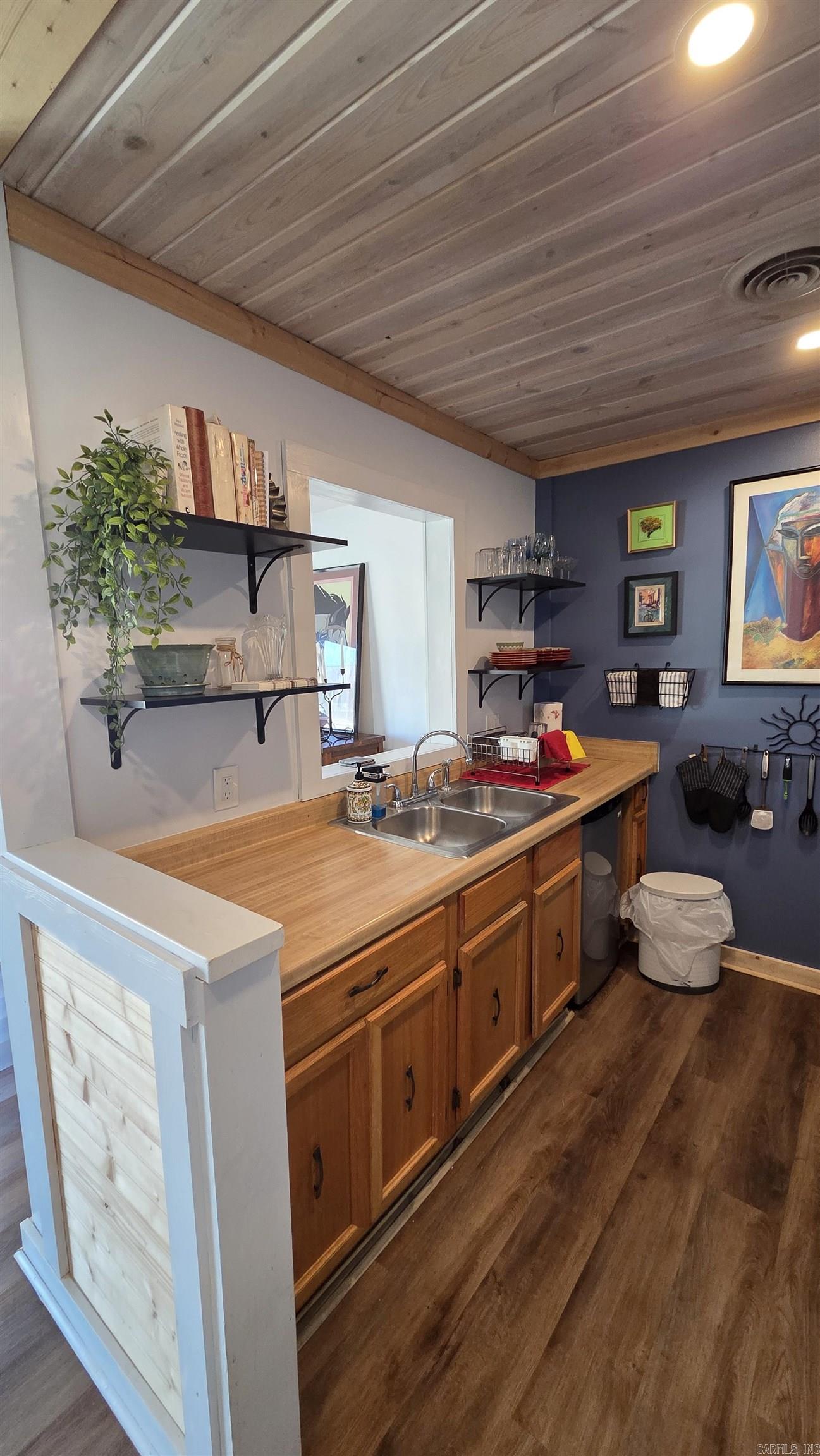 Lakewood Hills Condo - Residential