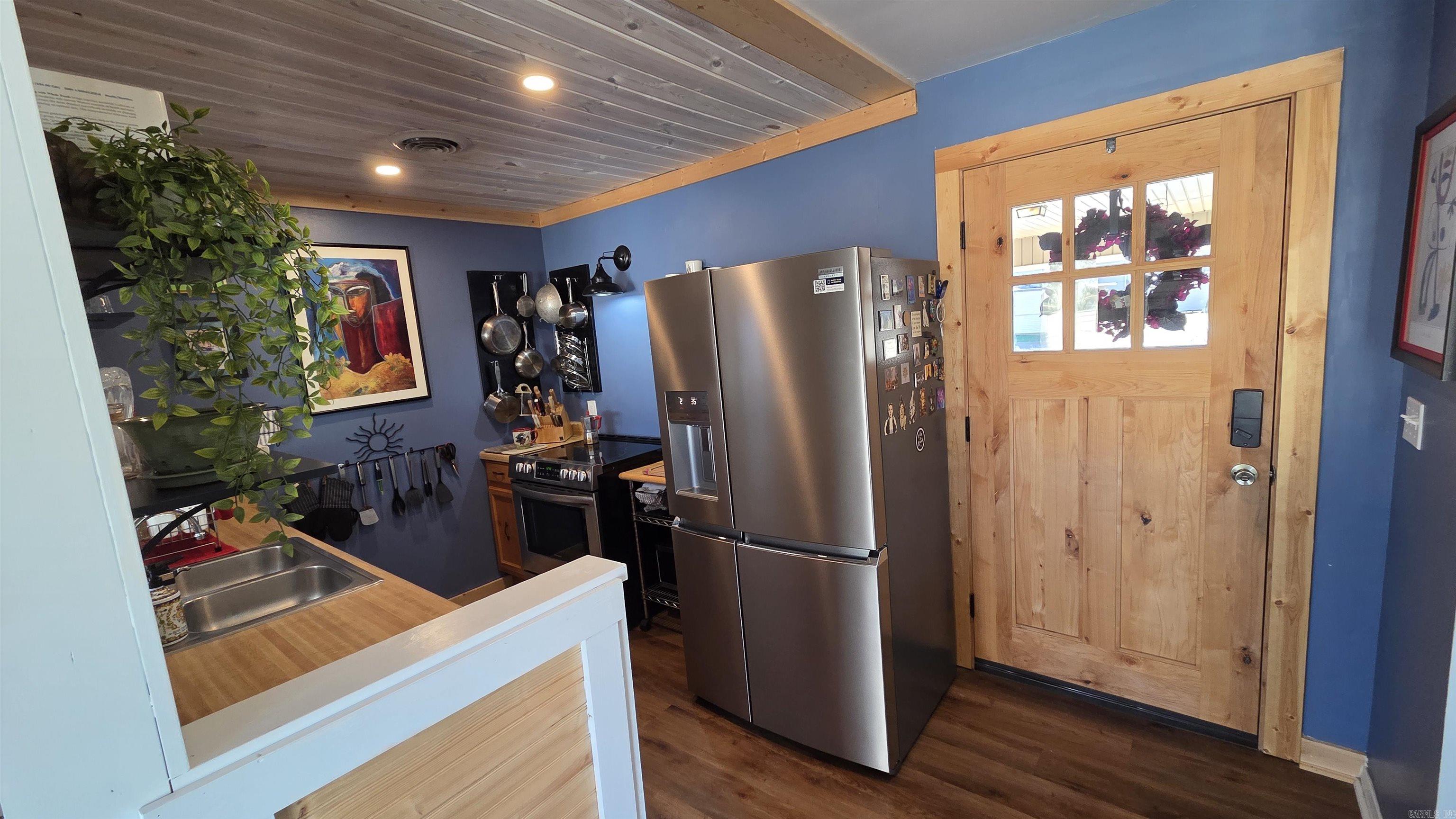 Lakewood Hills Condo - Residential