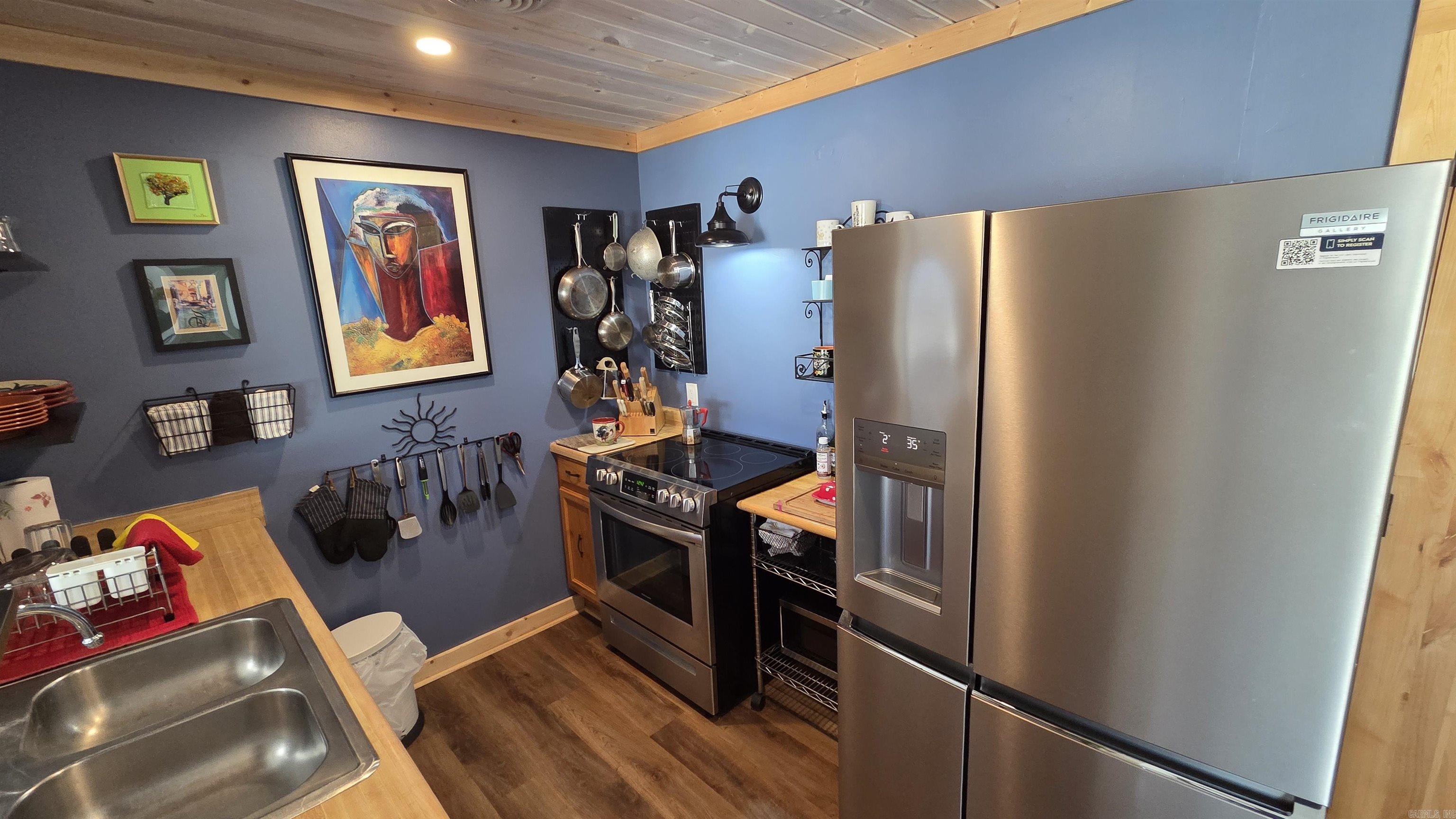 Lakewood Hills Condo - Residential