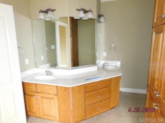 MILLERS CROSSING - Residential