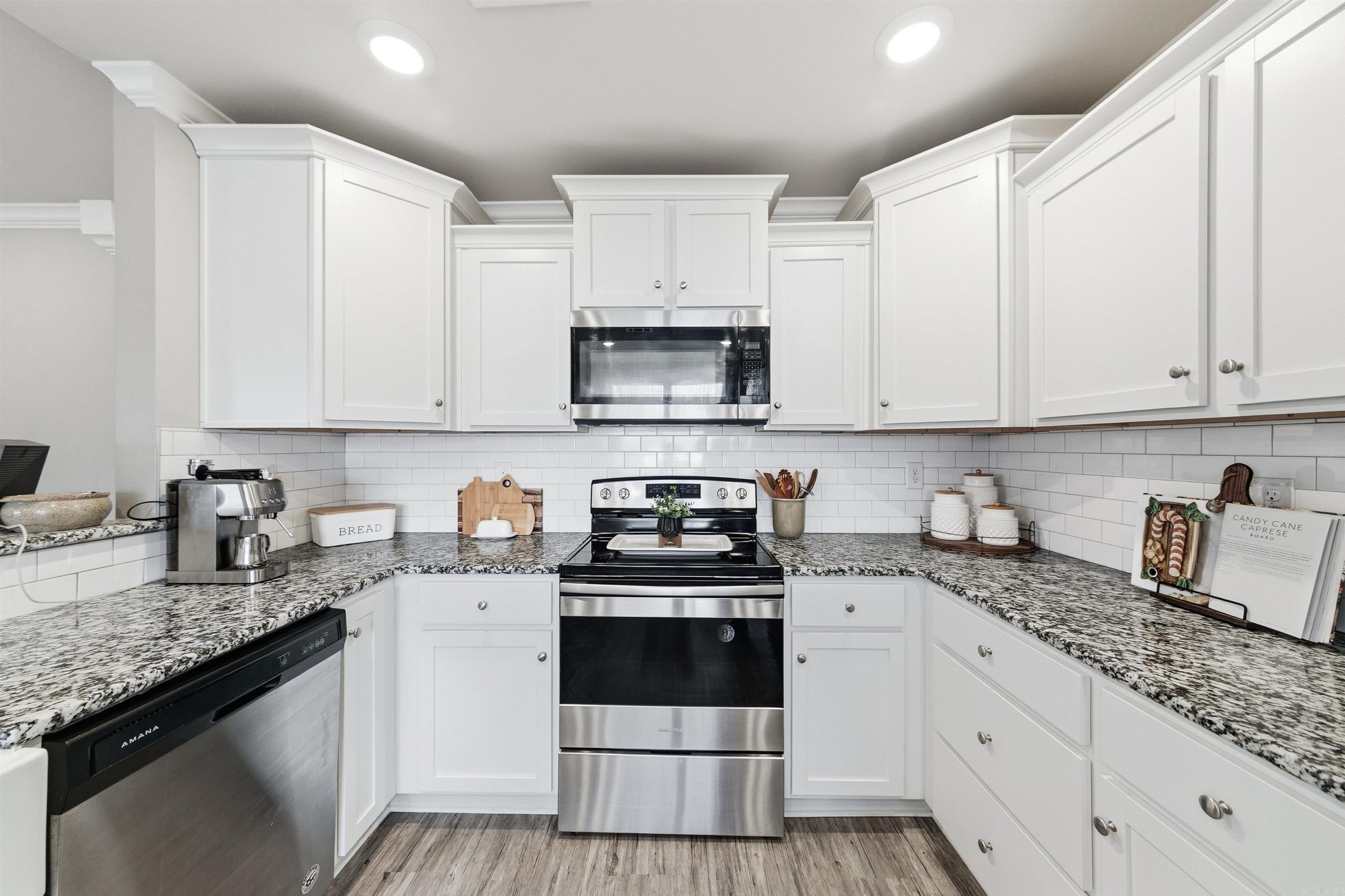 DEERFIELD ESTATES - Residential