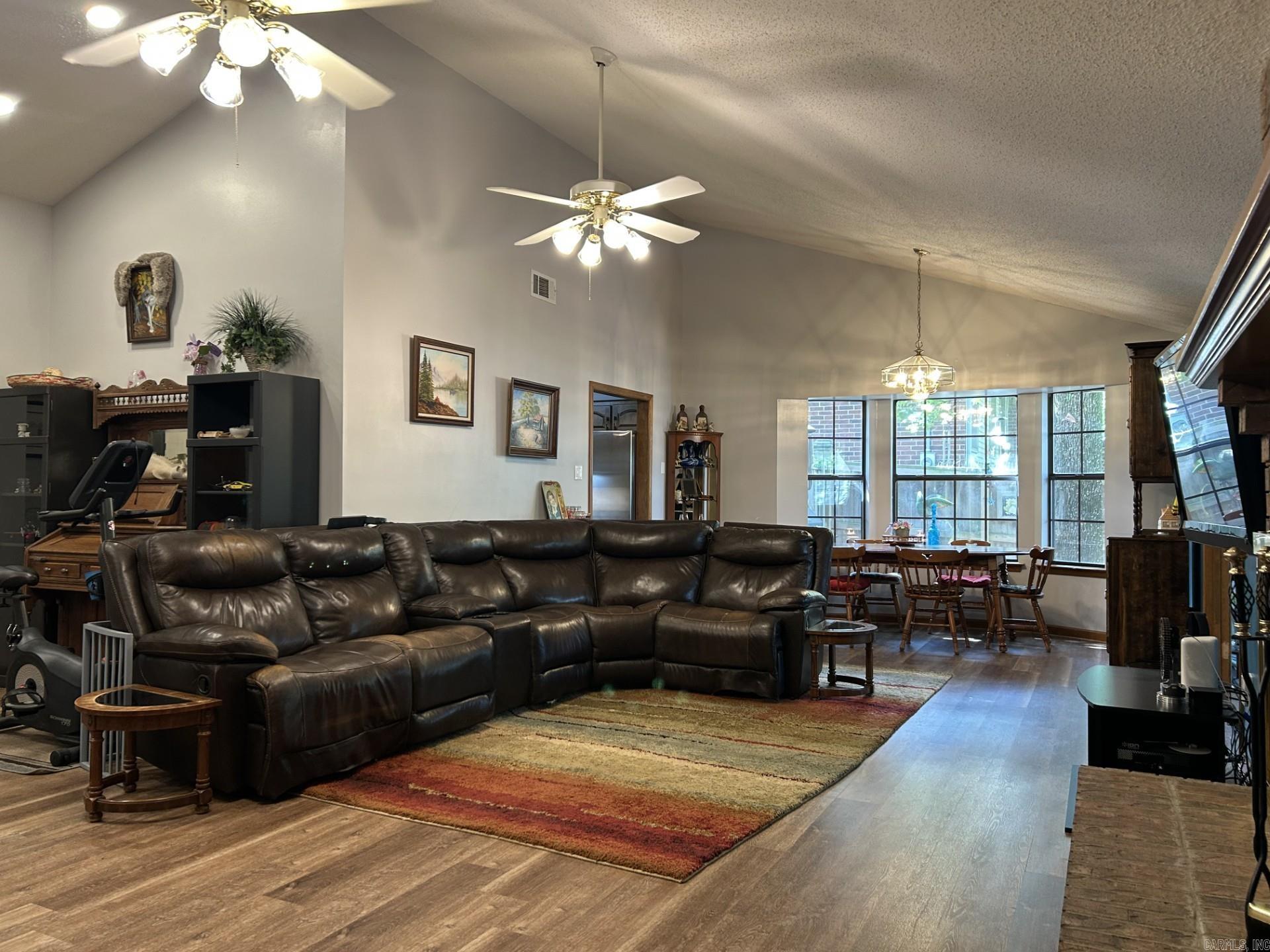 INDIAN HILLS - Residential