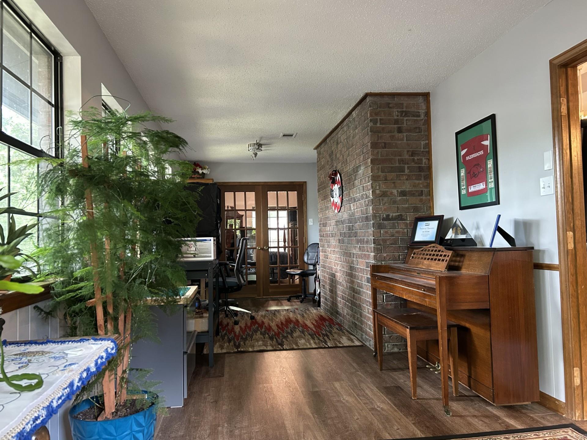 INDIAN HILLS - Residential