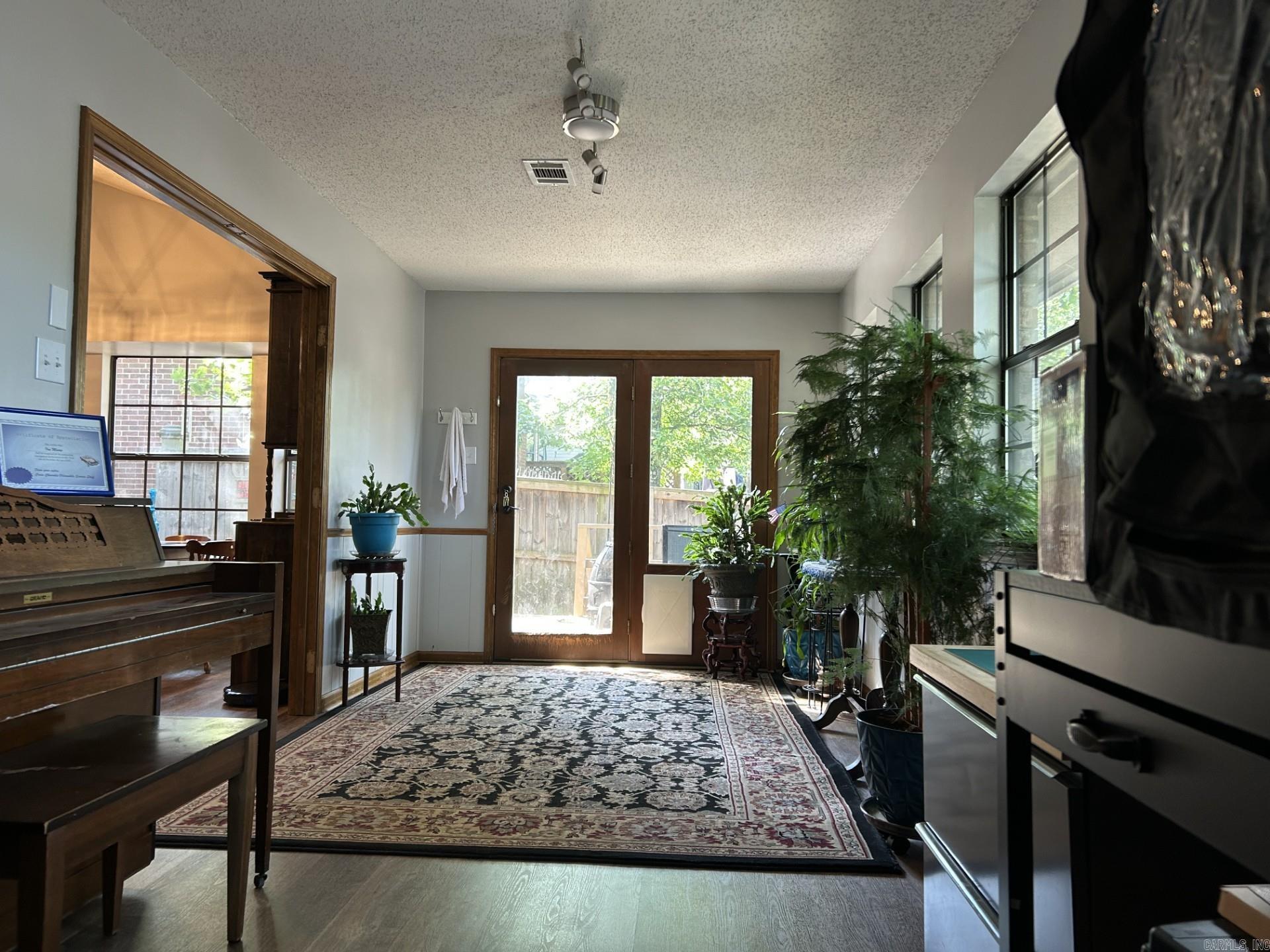 INDIAN HILLS - Residential