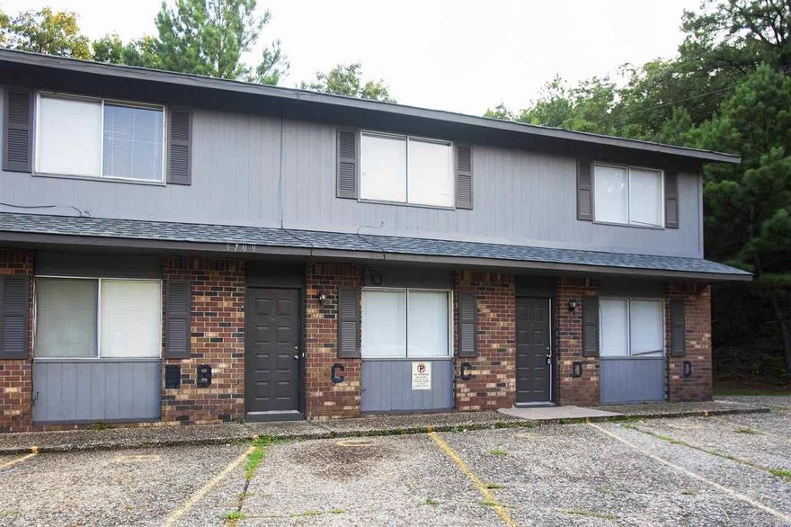 2Bd /1.5 Ba townhouse . Recent updates