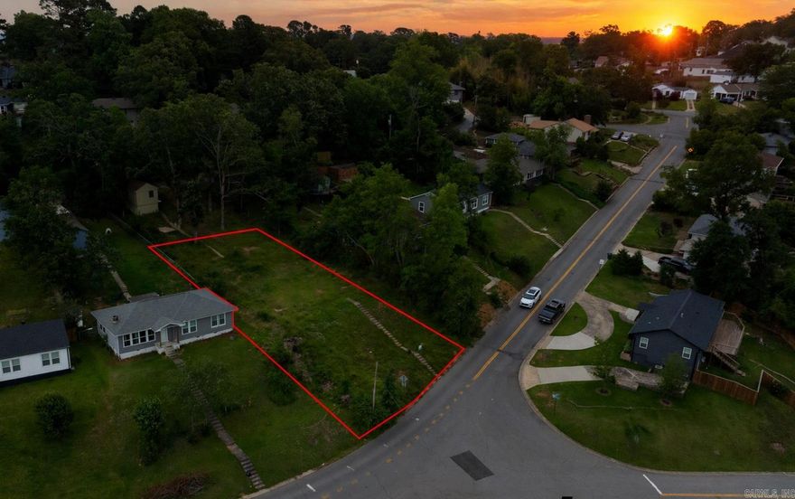 Vacant residential lot located in Kingwood Place Subdivision.