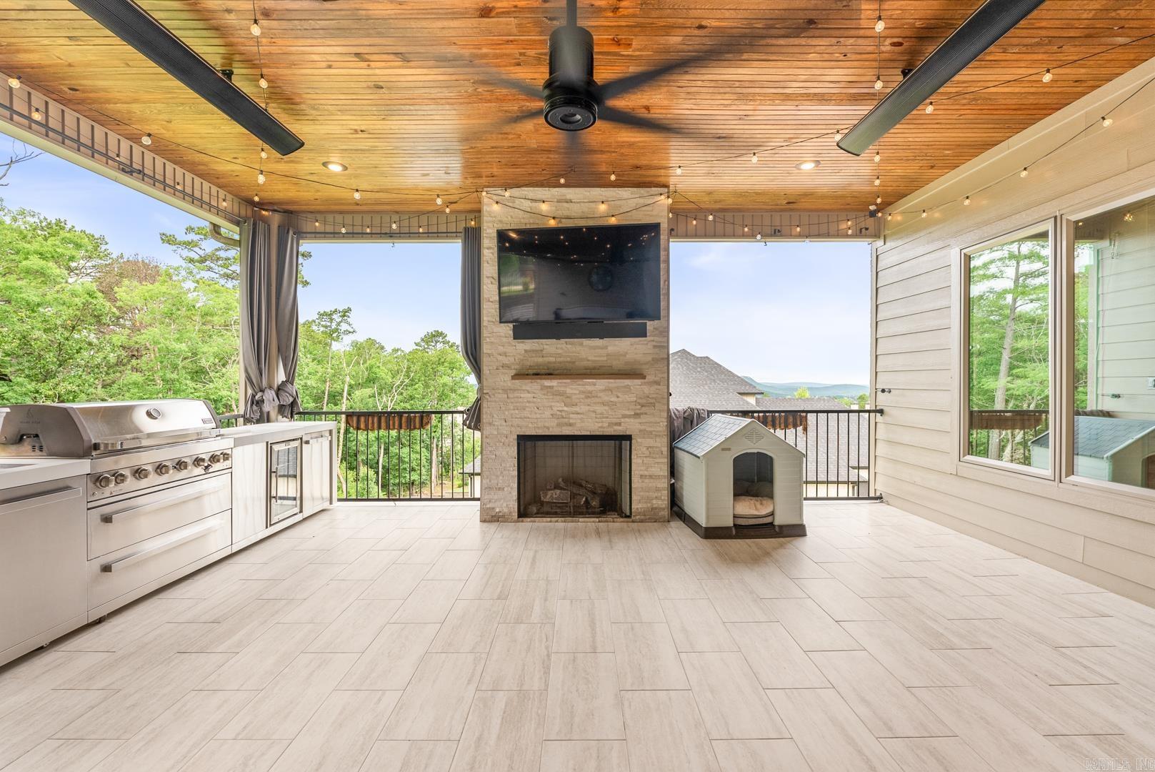 CHENAL VALLEY "FALSTONE COURT" - Residential