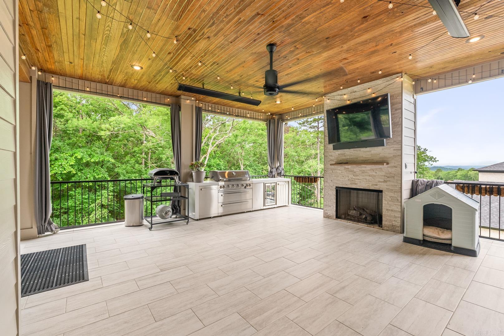 CHENAL VALLEY "FALSTONE COURT" - Residential