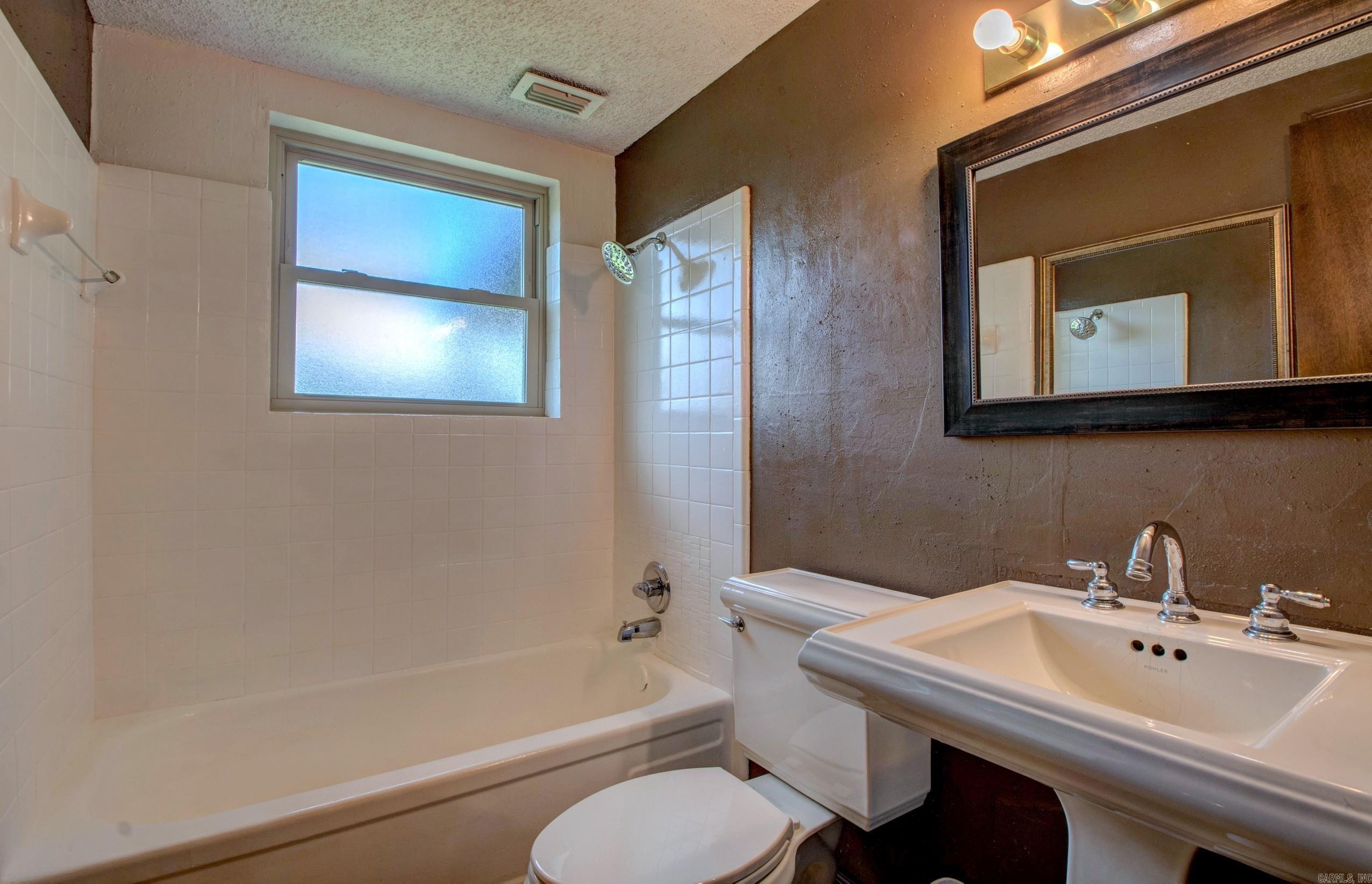 NORTH HILLS MANOR - Residential