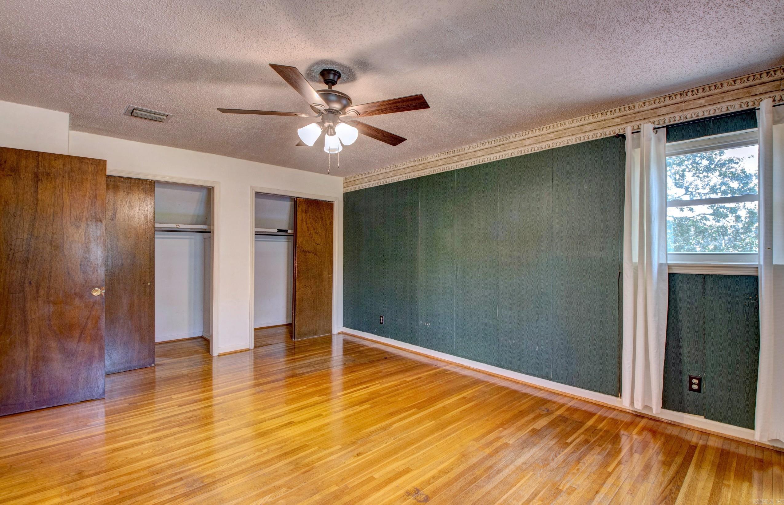 NORTH HILLS MANOR - Residential