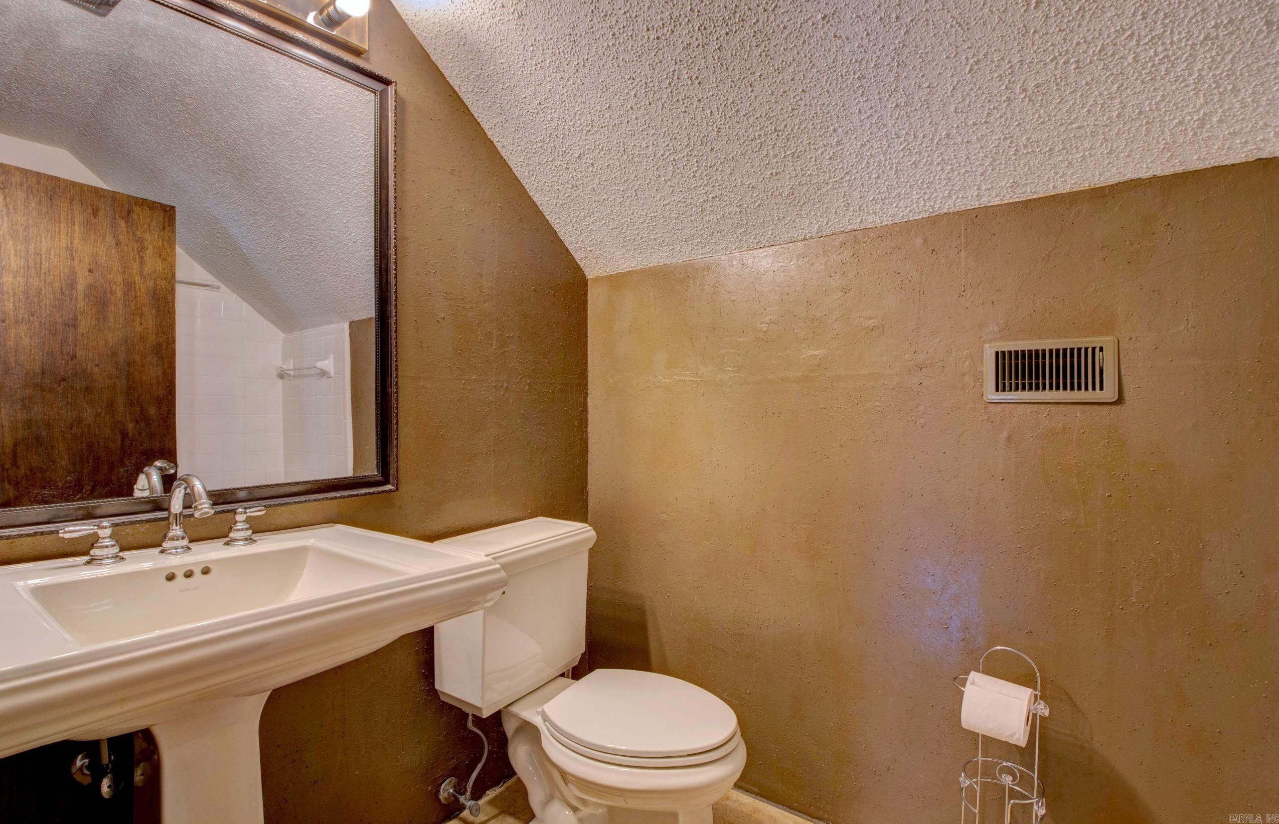 NORTH HILLS MANOR - Residential