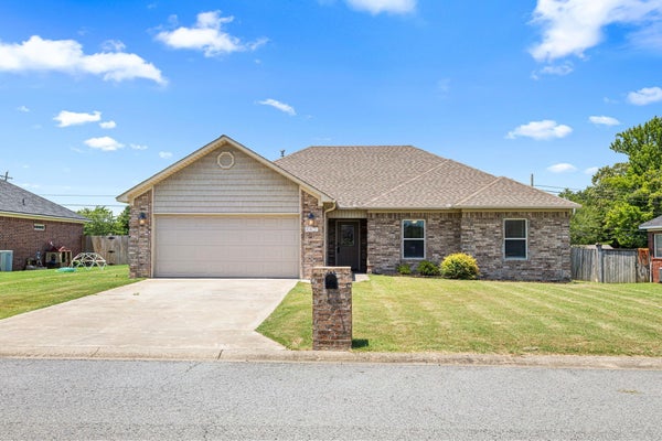 2411 LANCASHIRE LN, CABOT, AR 72023 - Image 6e4b6a768315a2db4e747e6c25d6dcd7/1952389461