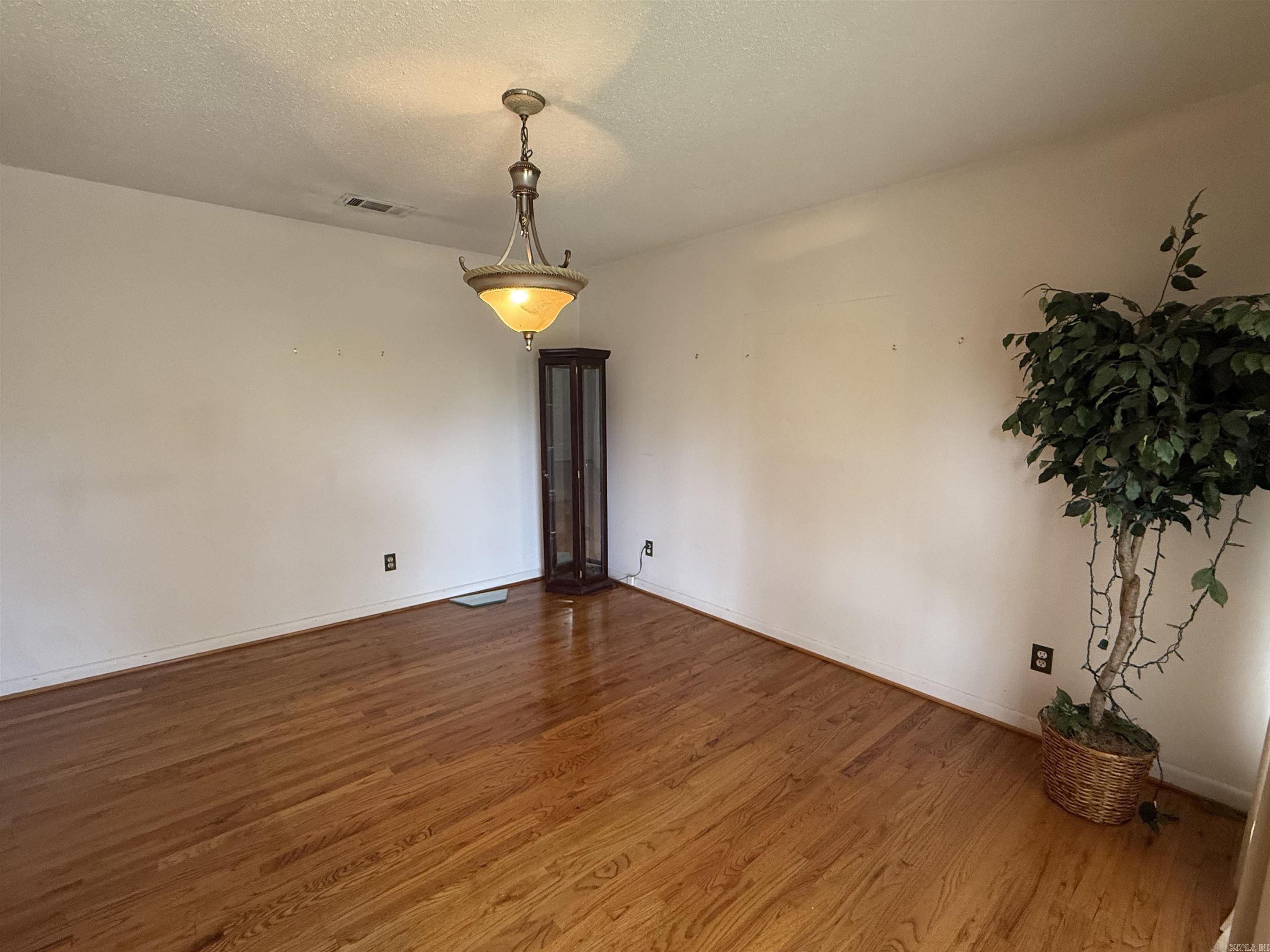 TWIN LAKES - Residential