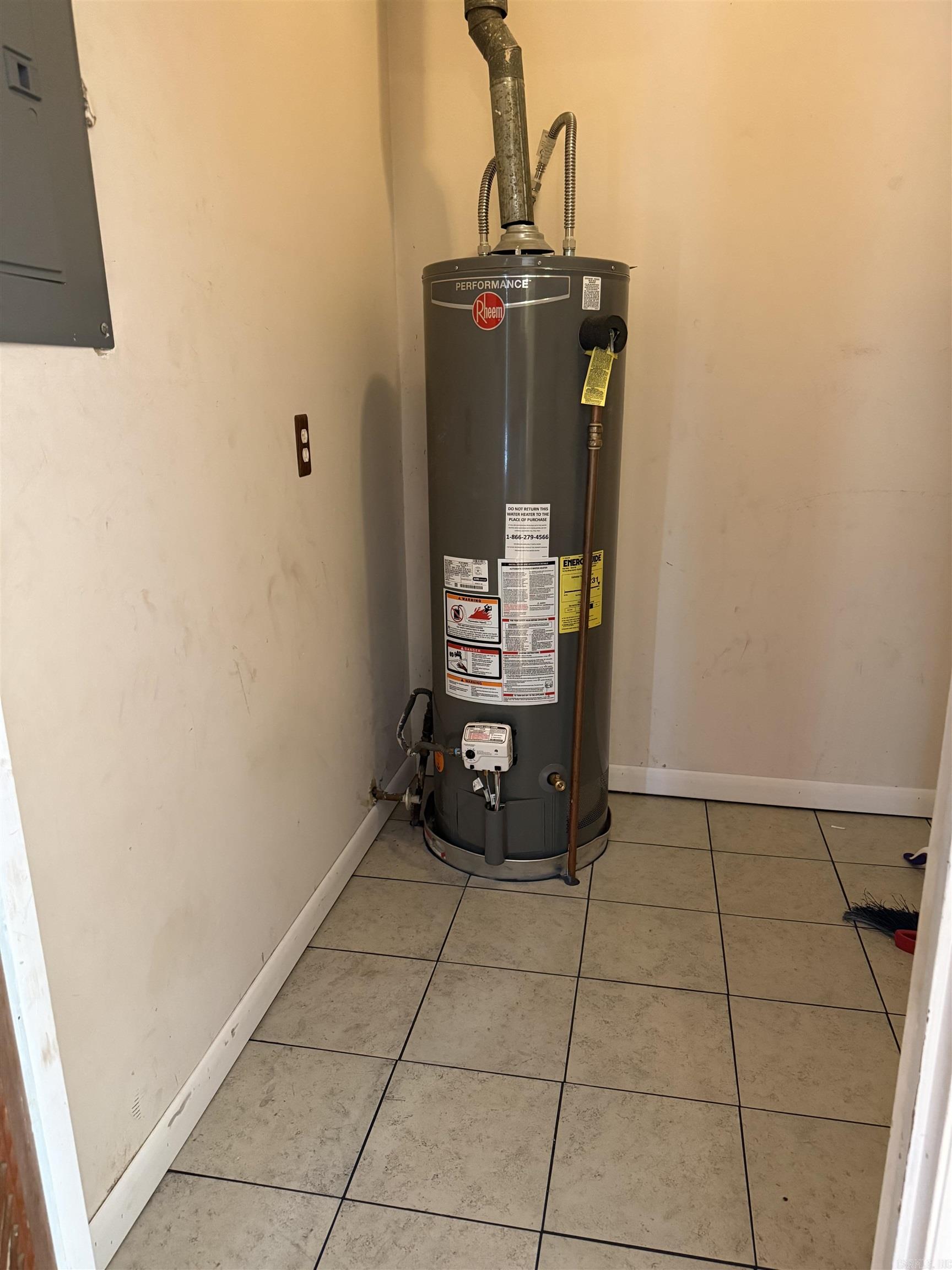 TWIN LAKES - Residential