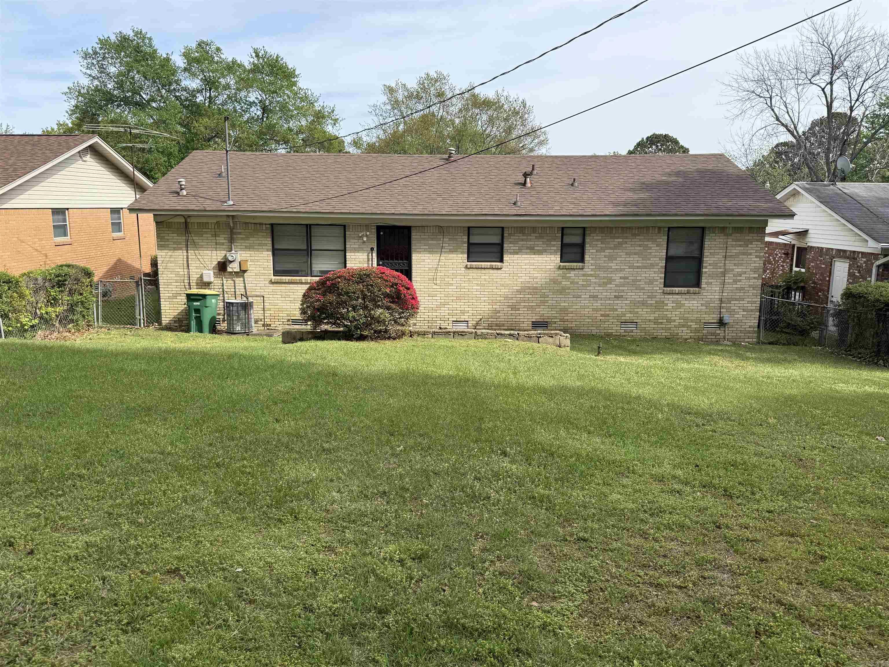 TWIN LAKES - Residential