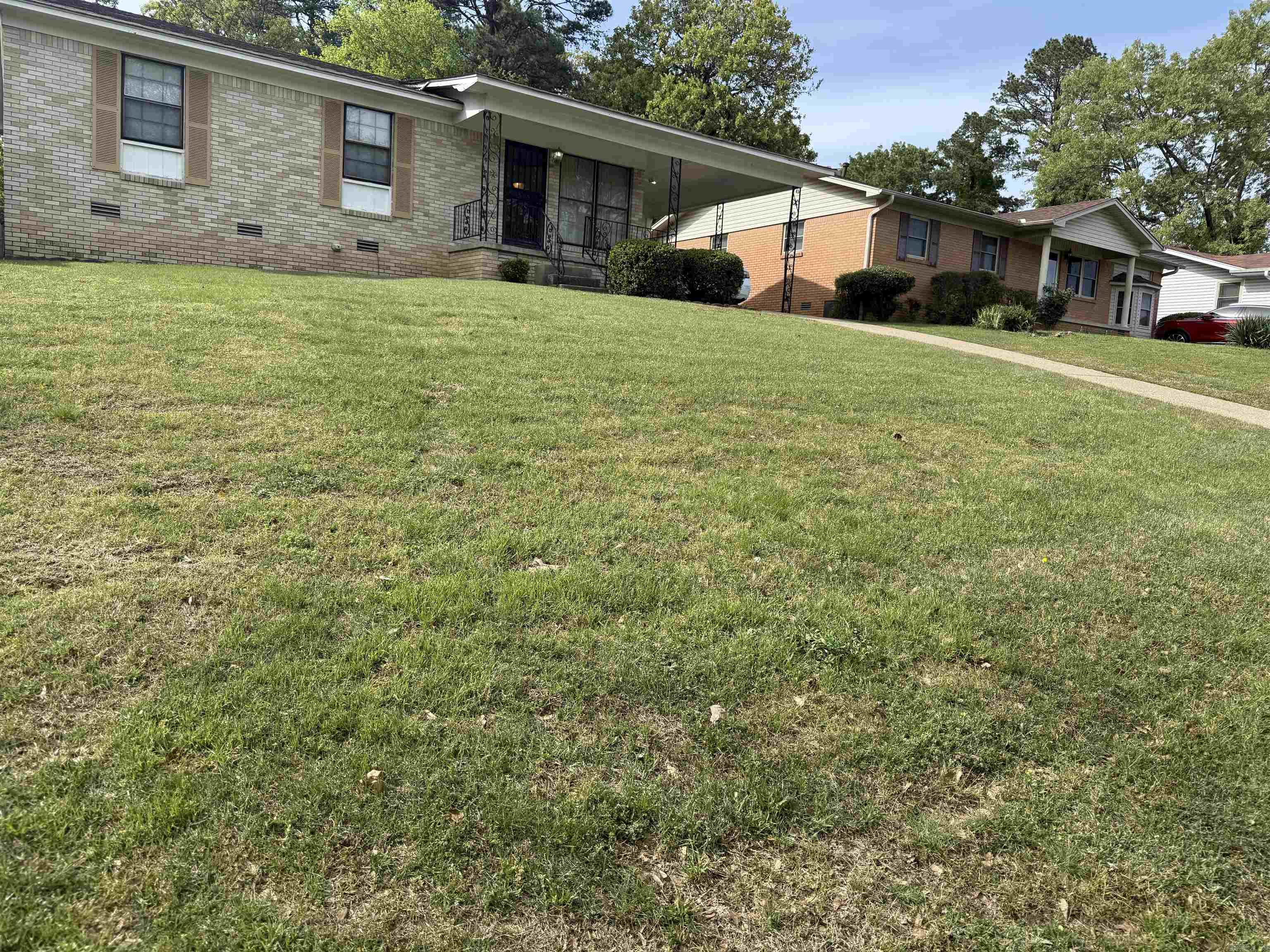 TWIN LAKES - Residential