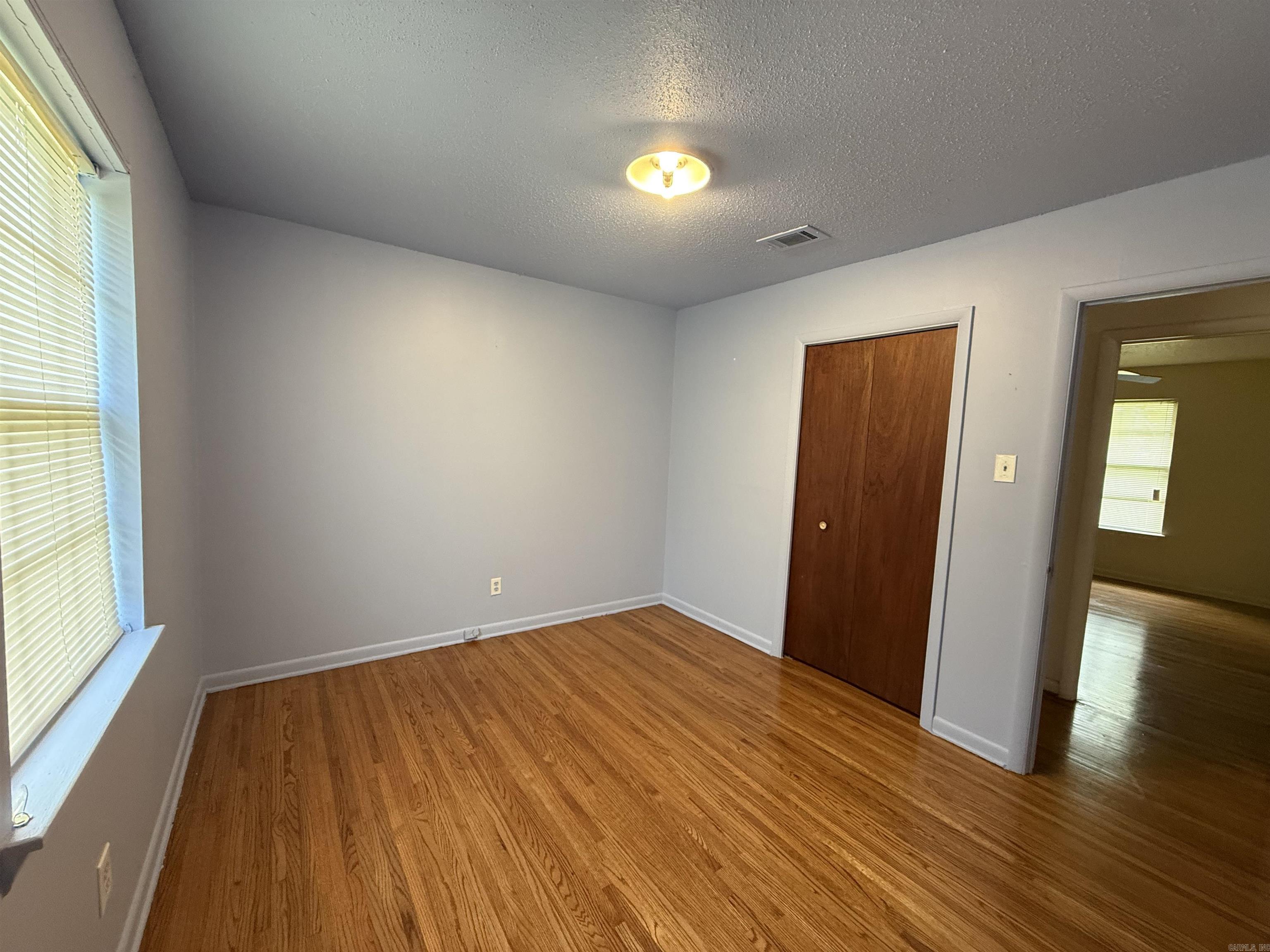 TWIN LAKES - Residential