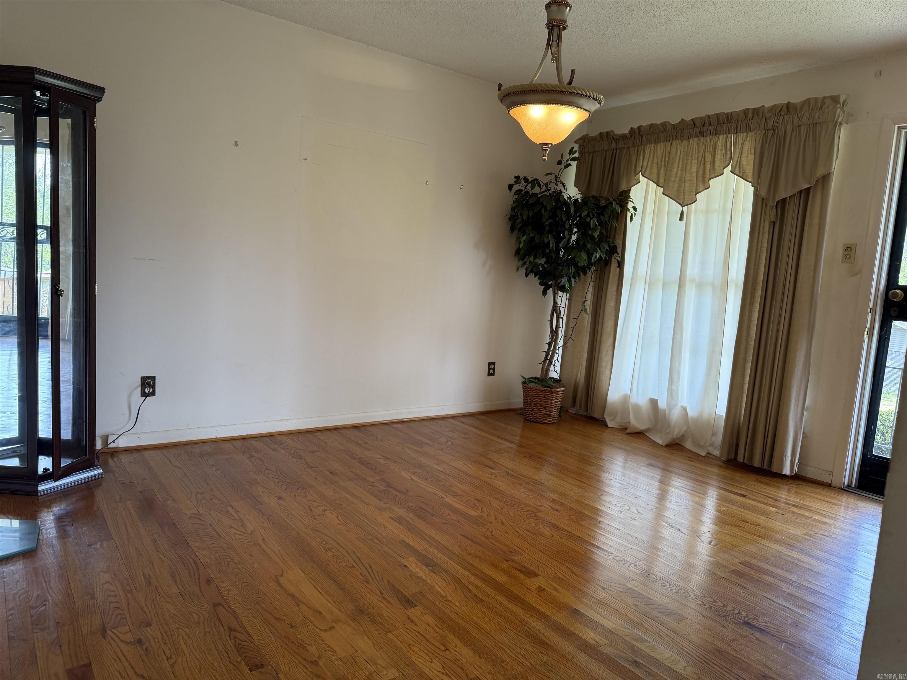 TWIN LAKES - Residential