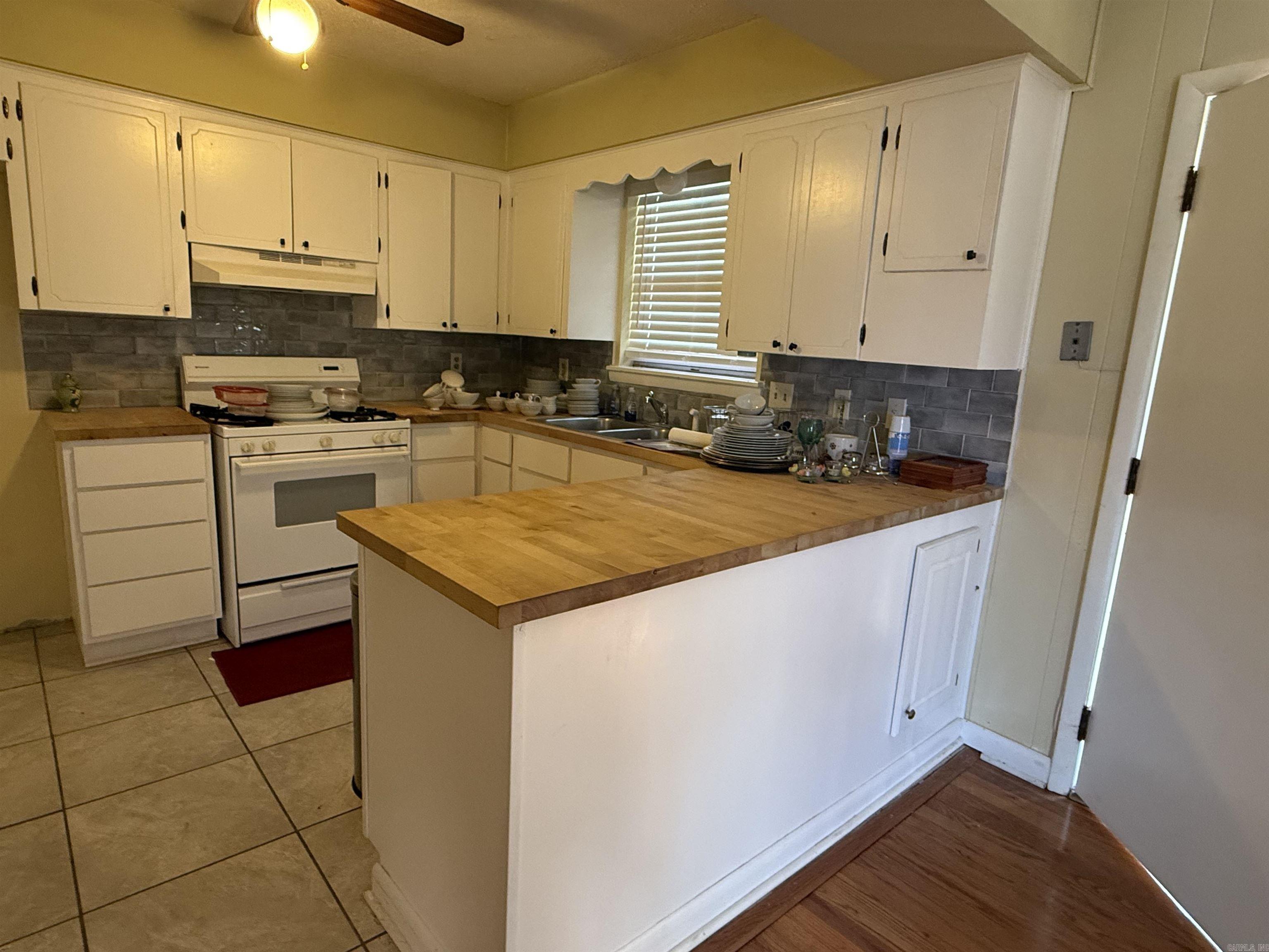 TWIN LAKES - Residential