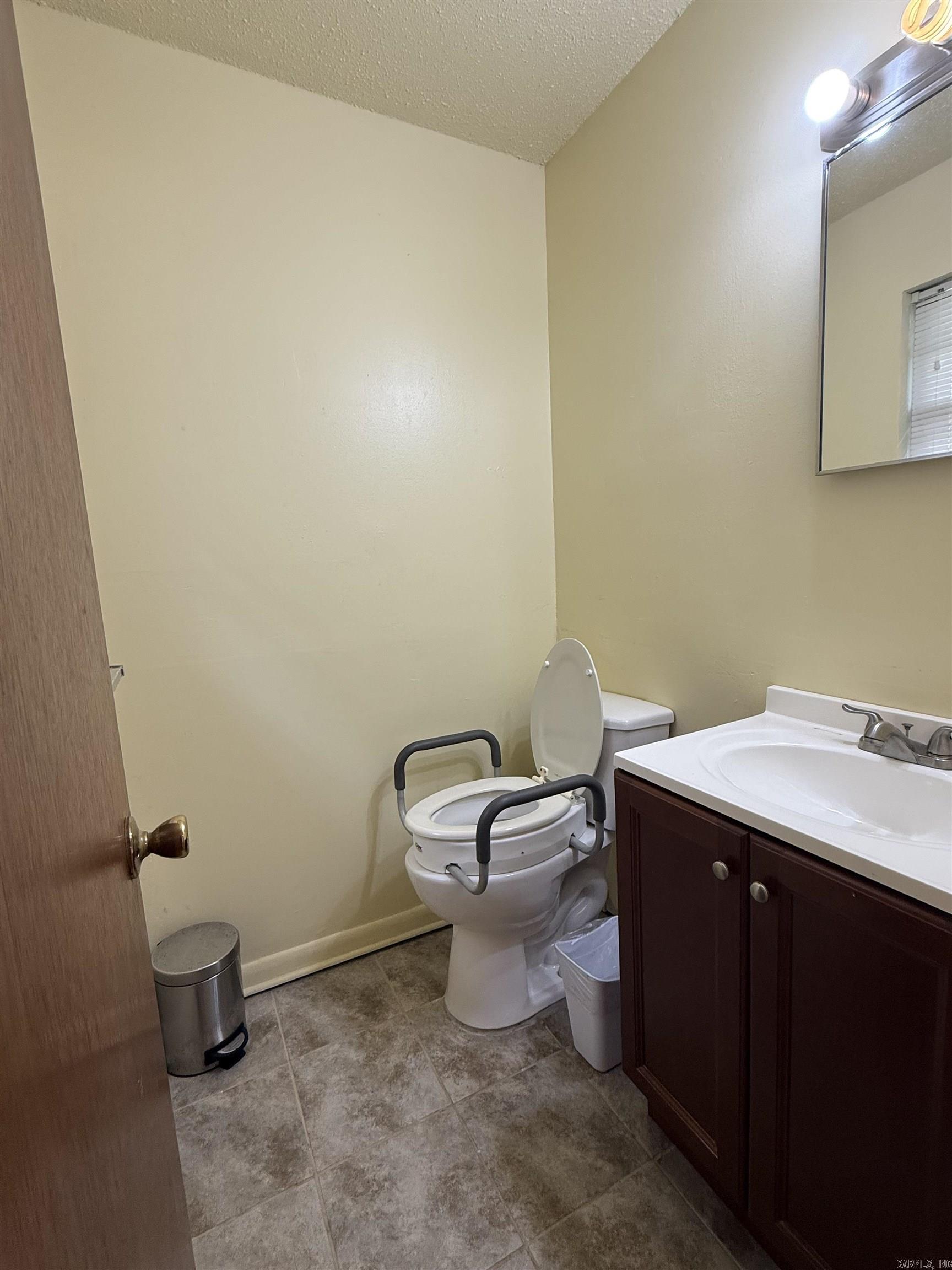 TWIN LAKES - Residential