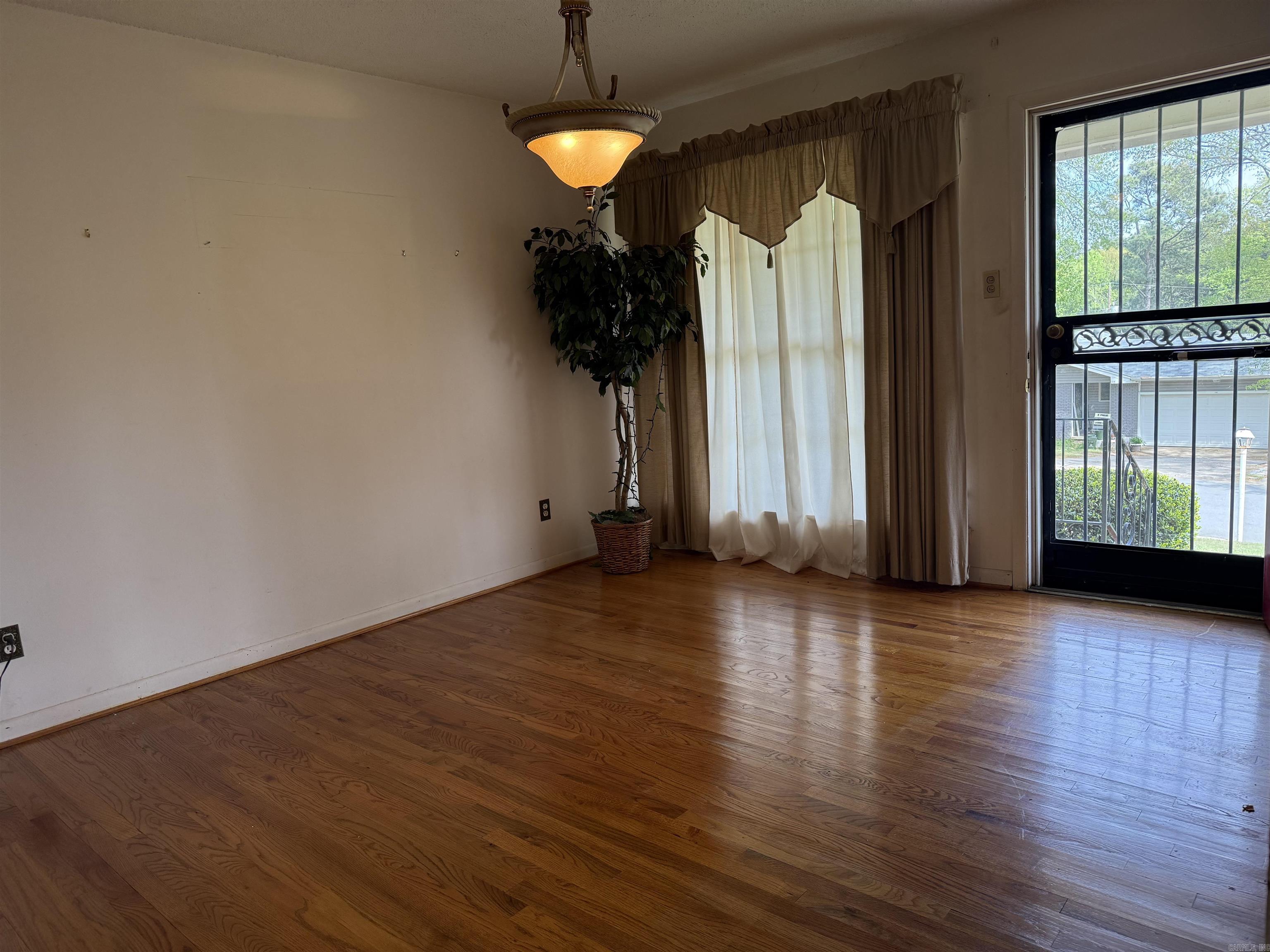 TWIN LAKES - Residential