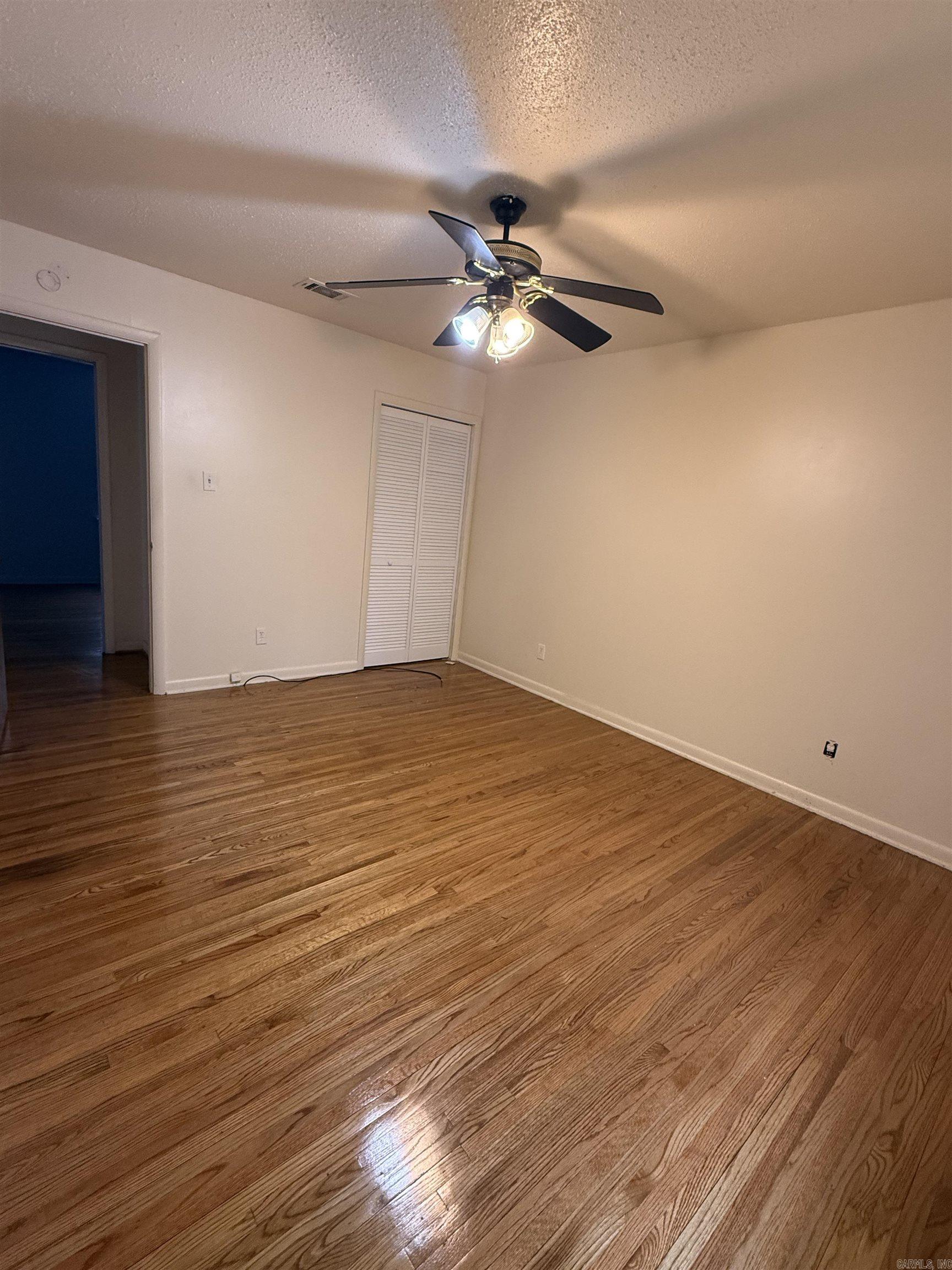 TWIN LAKES - Residential