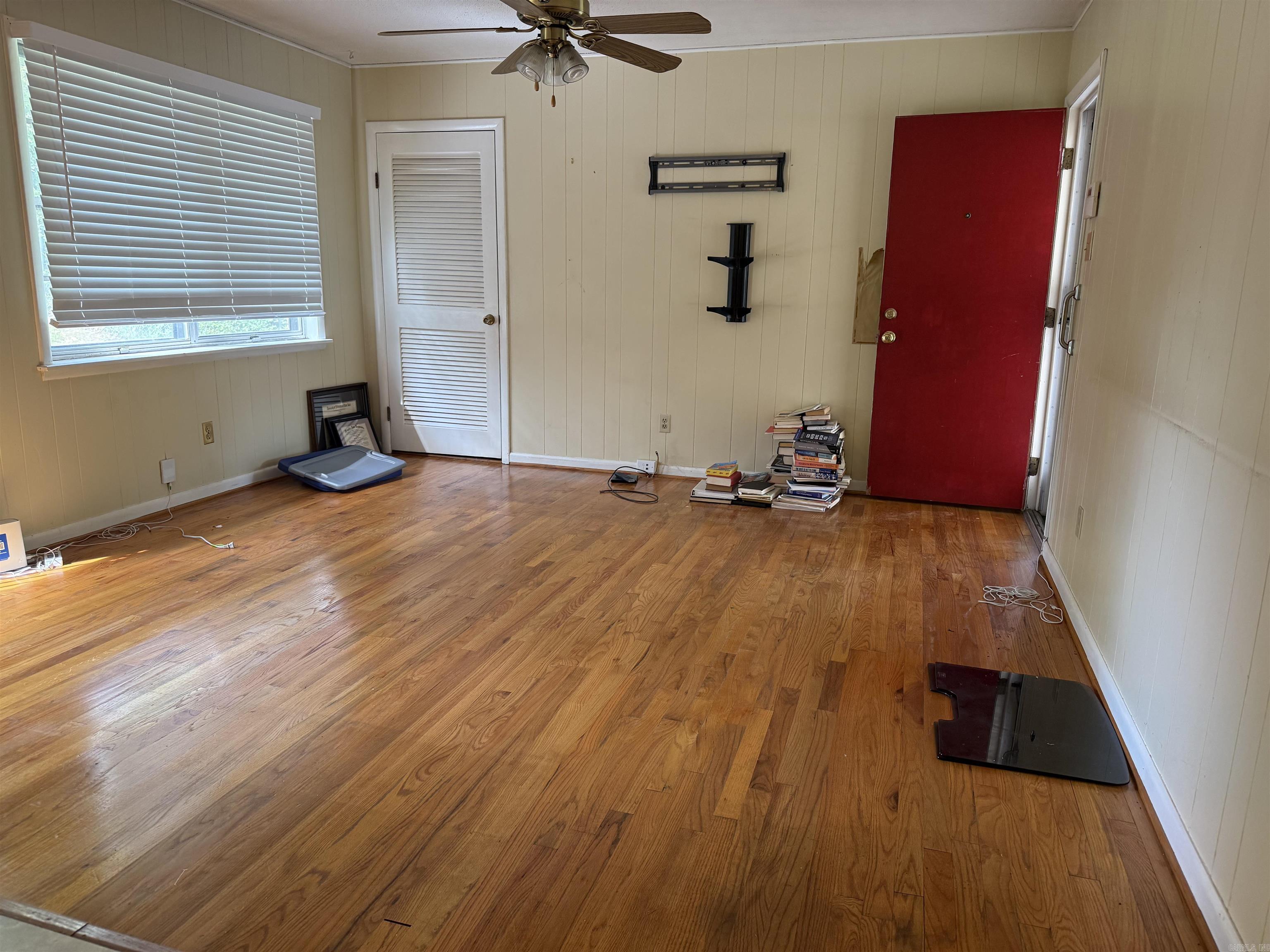 TWIN LAKES - Residential