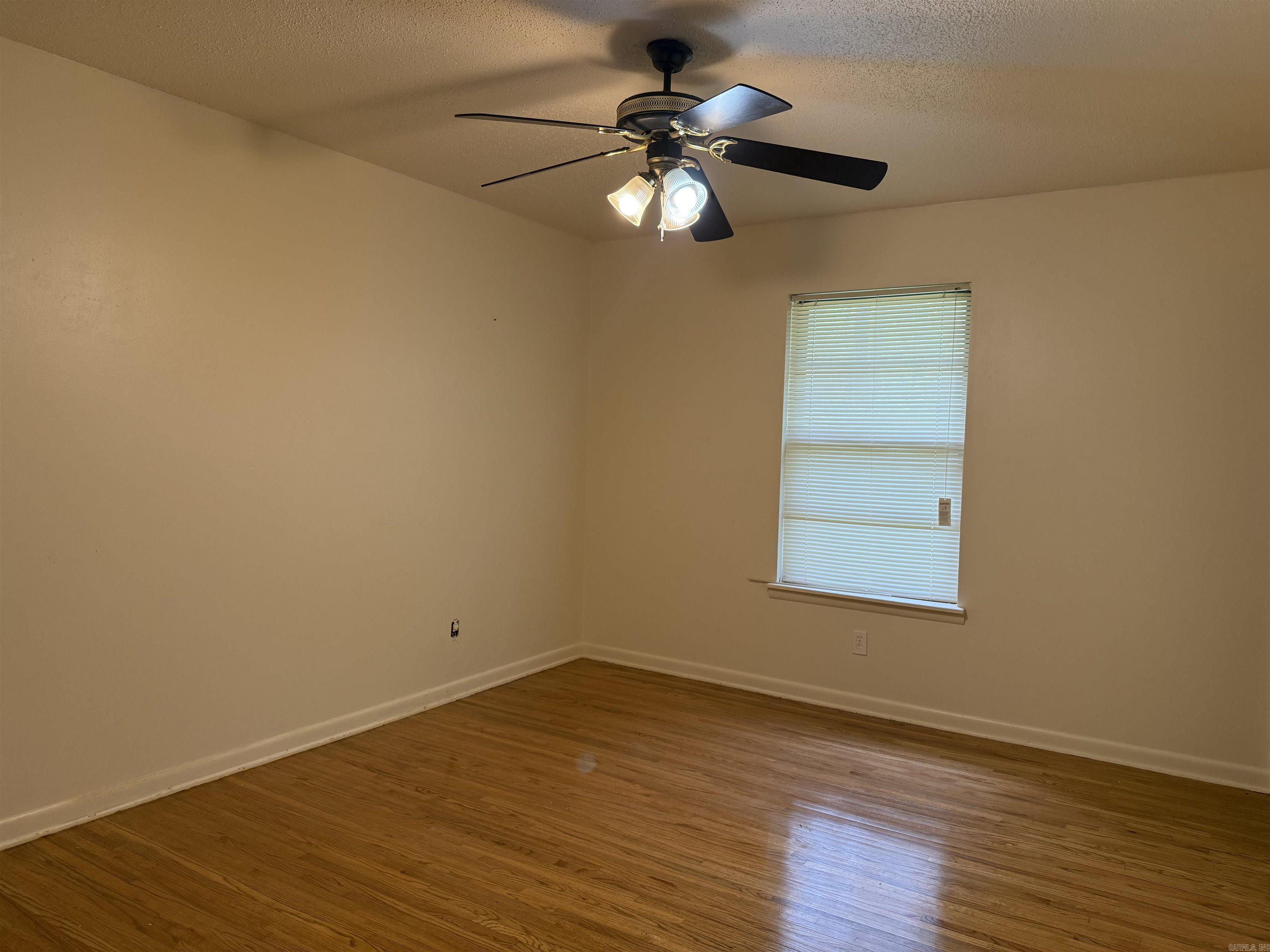 TWIN LAKES - Residential