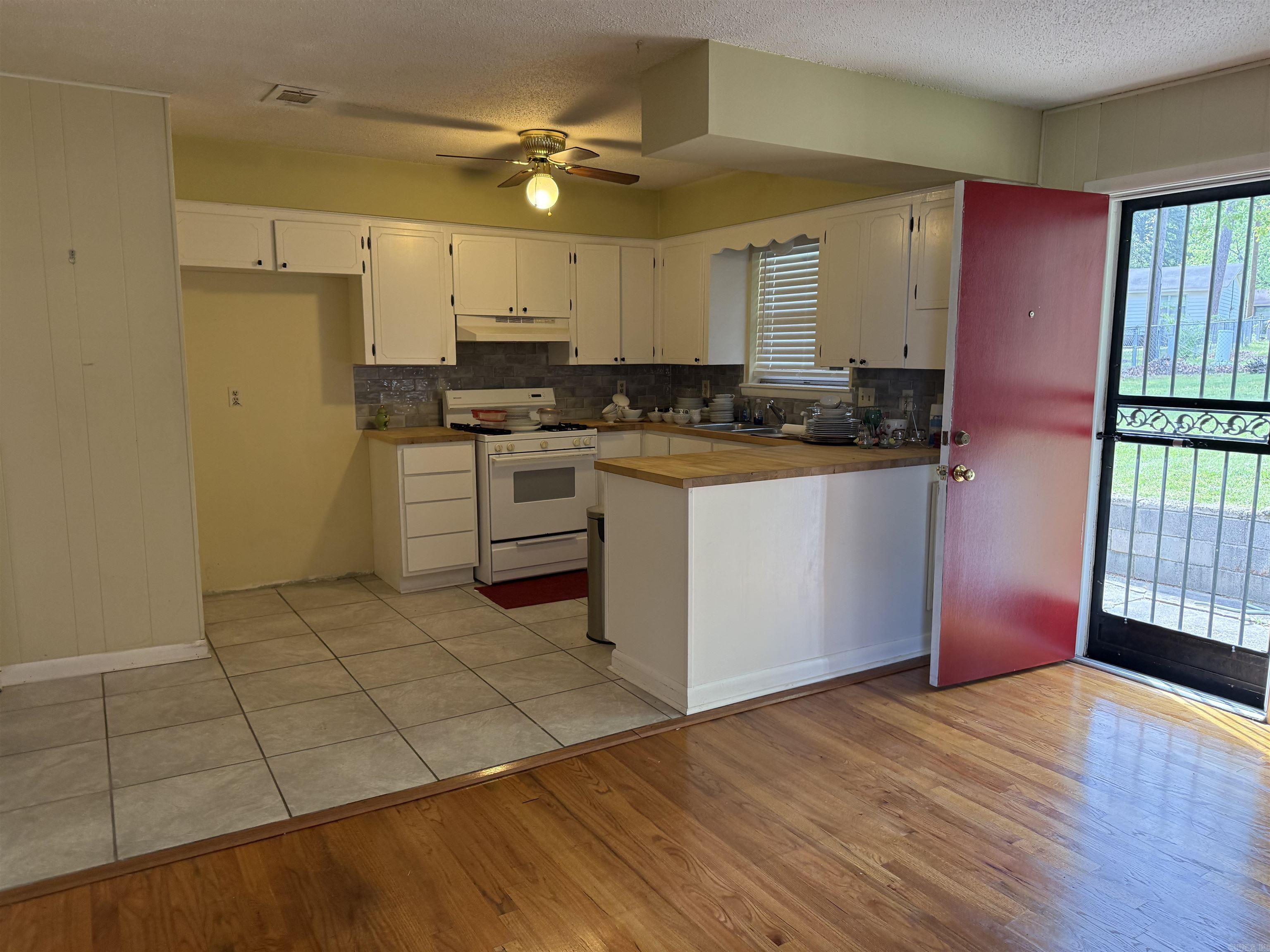 TWIN LAKES - Residential