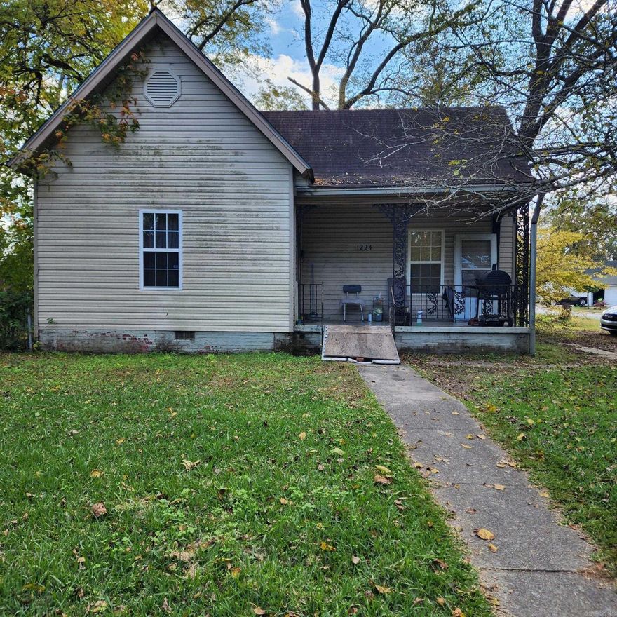 Investor's Opportunity. SOLD AS IS!! Lot 5 & 6.  This 2 bedroom, 1 bath home features a large kitchen, separate dining room and living area. House sits on a large corner lot with a large backyard which makes it great to add onto. The 0.07 acre lot Parcel # 33N2520010300 that sits in the backyard alley is being sold with the parcel that the house sits on. New sewer line and all the pipes underneath the house was replaced in 2014. Roof replaced in 2012. This home just needs a little TLC and would make a great investment property for rentals. Seller is motivated so schedule your private showing today!! Parcel# 33N2520010400 and Parcel# 33N2520010300