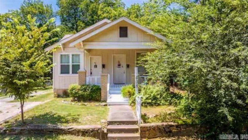 Cozy 1BD/1BA duplex in Little Rock close to UAMS that is waiting for you to call home. Perfect spot for a medical student or young professional. Refinished hardwoods throughout most living spaces. Living room leads to dining room making it ideal for hosting gatherings with family or friends. Close to shopping, dining, and much more! Easy access to interstate off of Woodrow. This property is managed by Hoffman Team so beware of scammers - we will never ask you to Cashapp us money. The lease for this property is for 18 months to 2 years with a 3% increase after the first year. Income must be 3x the amount of rent. This property does not accept section 8. Furnished option also available.