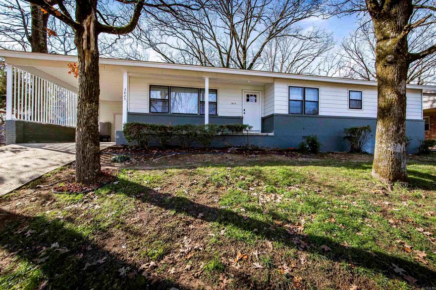 Beautifully NLR Lakewood Subdivision totally renovated home from top to bottom- Including updated wood flooring, new tile in wet areas, updated kitchen with granite countertops, new cabinets, new kitchen fixtures, new stainless steel appliances, renovated new bathrooms, new lighting ... don't miss out.. advance approval for appointments required