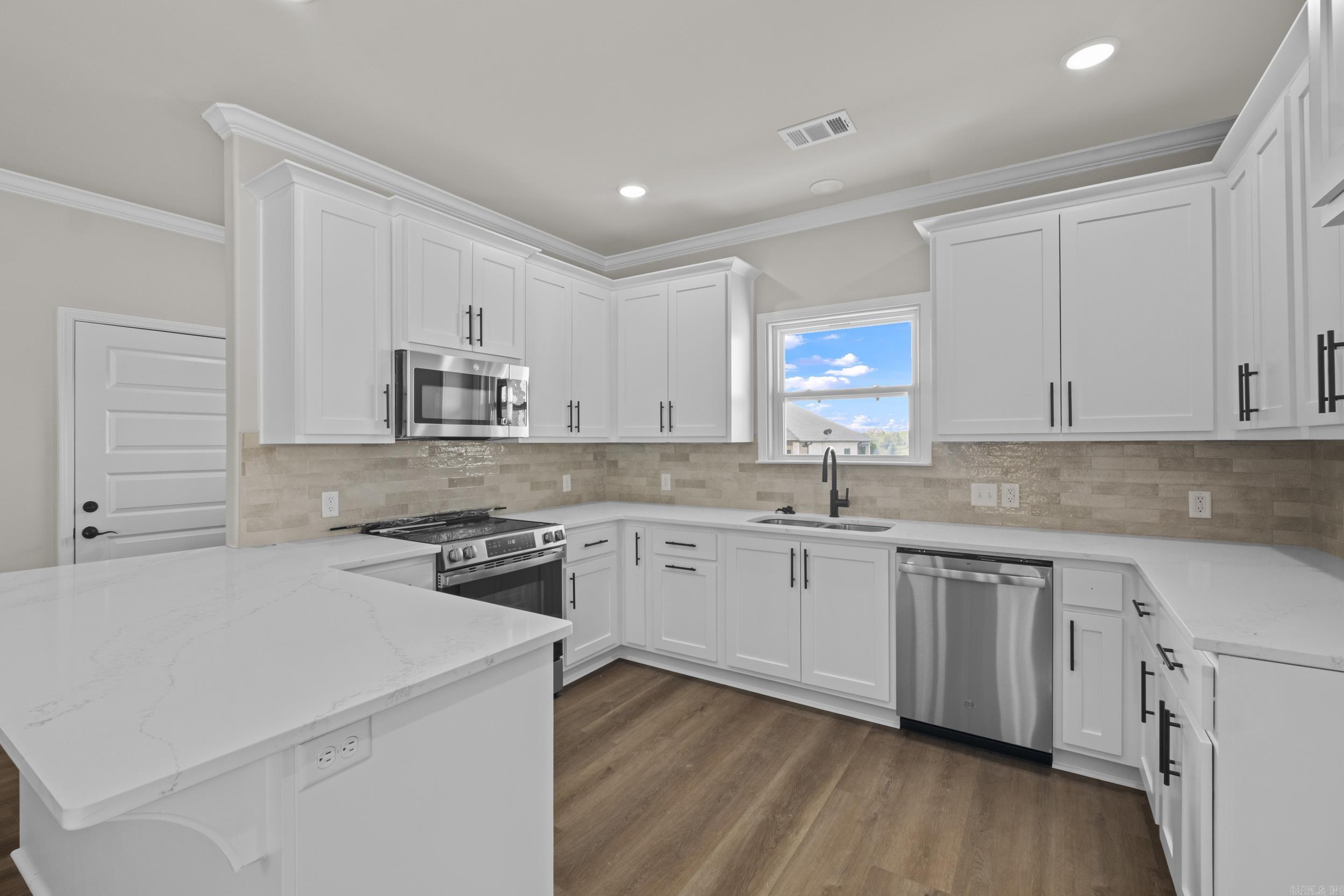 WANDERING RIDGE - Residential