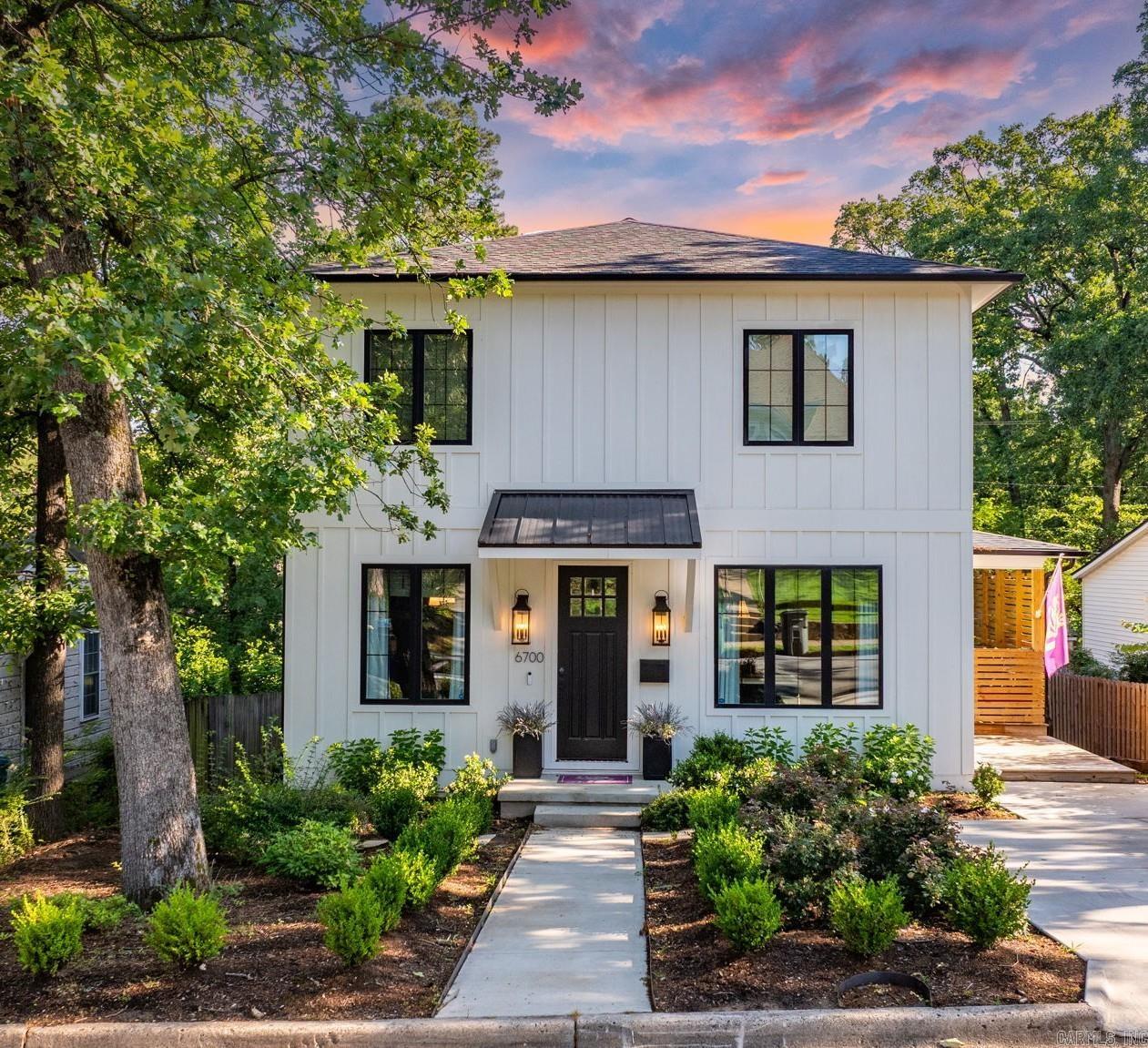 HOLLYWOOD - Residential