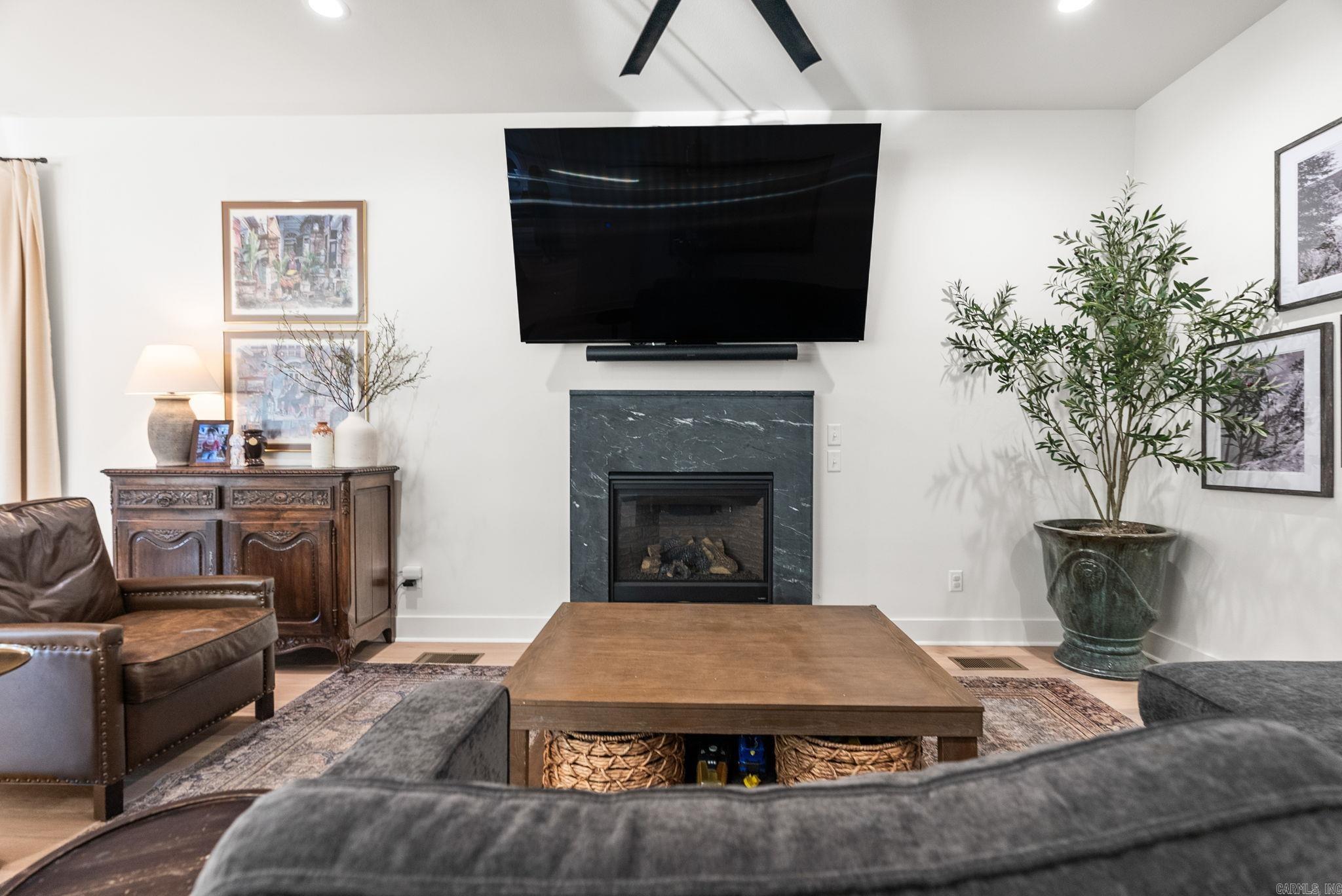 HOLLYWOOD - Residential