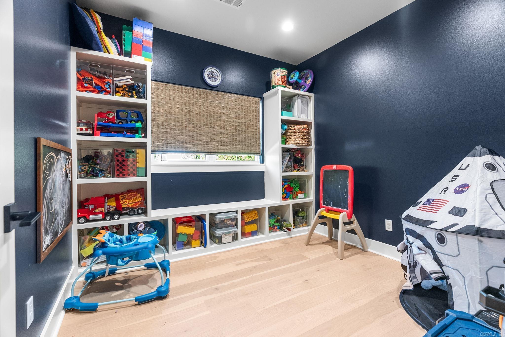 HOLLYWOOD - Residential