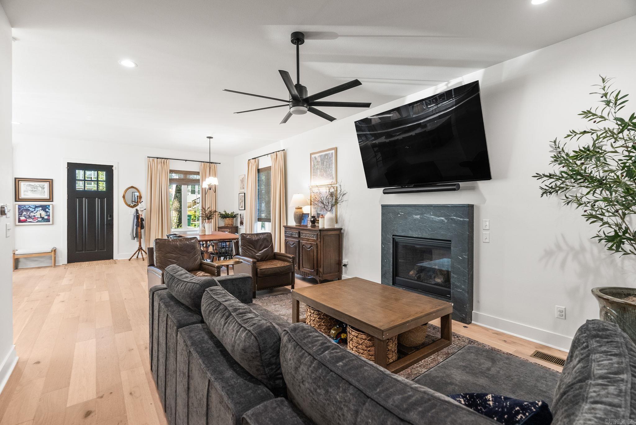 HOLLYWOOD - Residential