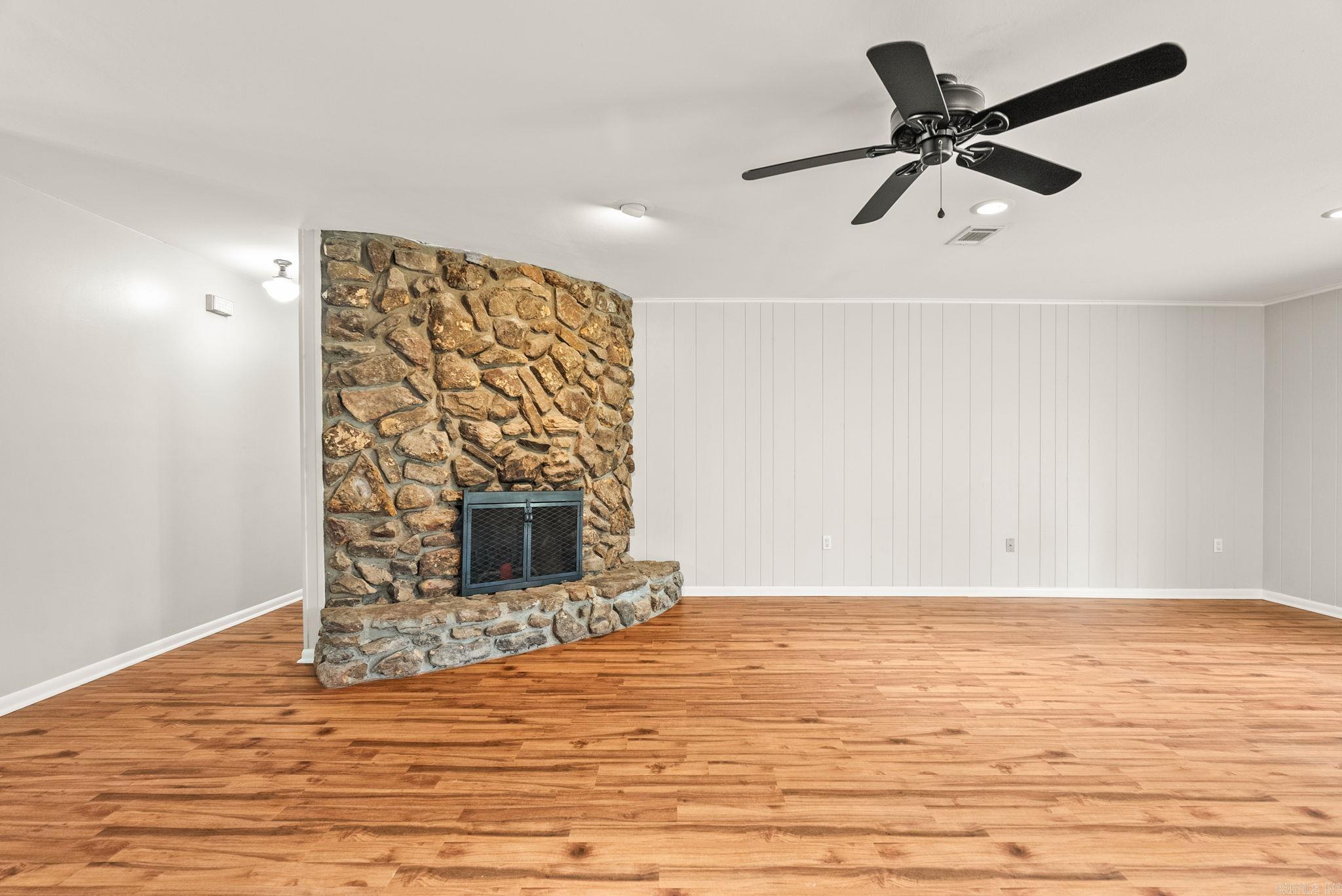 SMOKING OAKS ADD - Residential