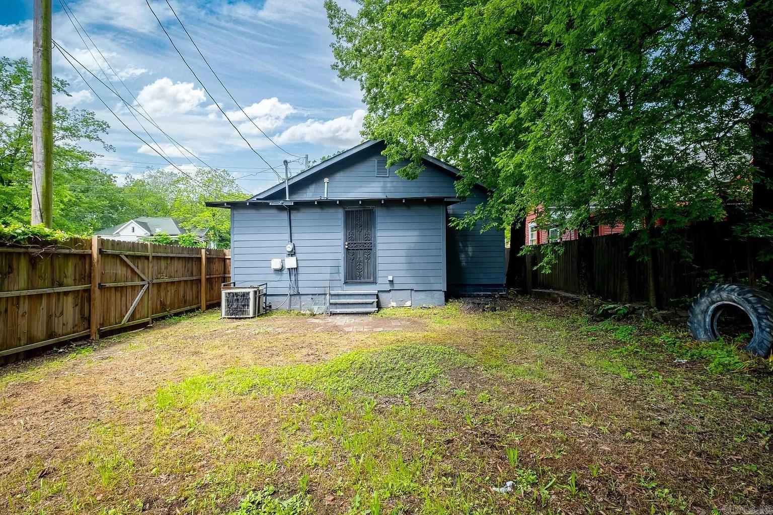 JONES & WORTHEN - Residential