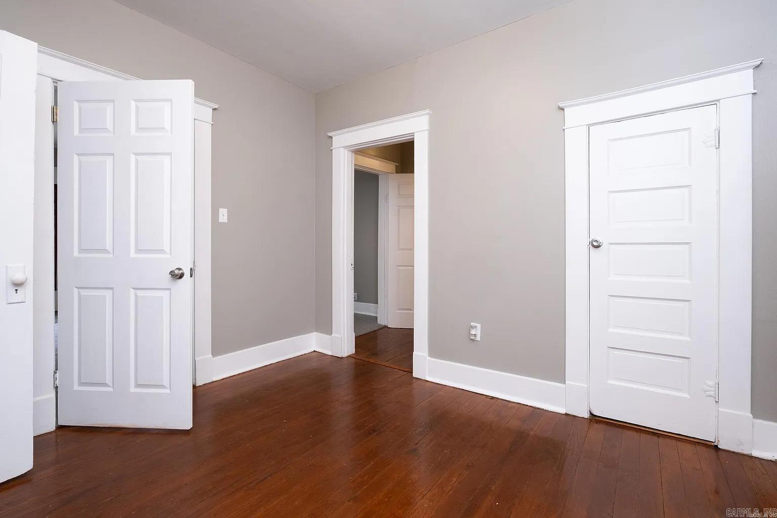 JONES & WORTHEN - Residential