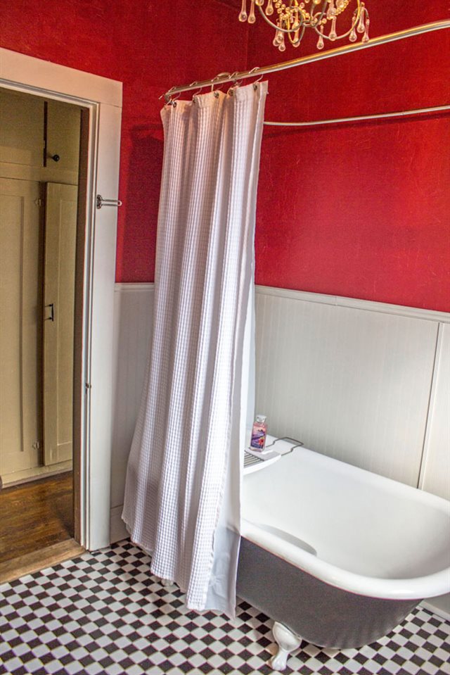 EAST PULASKI HGTS - Residential