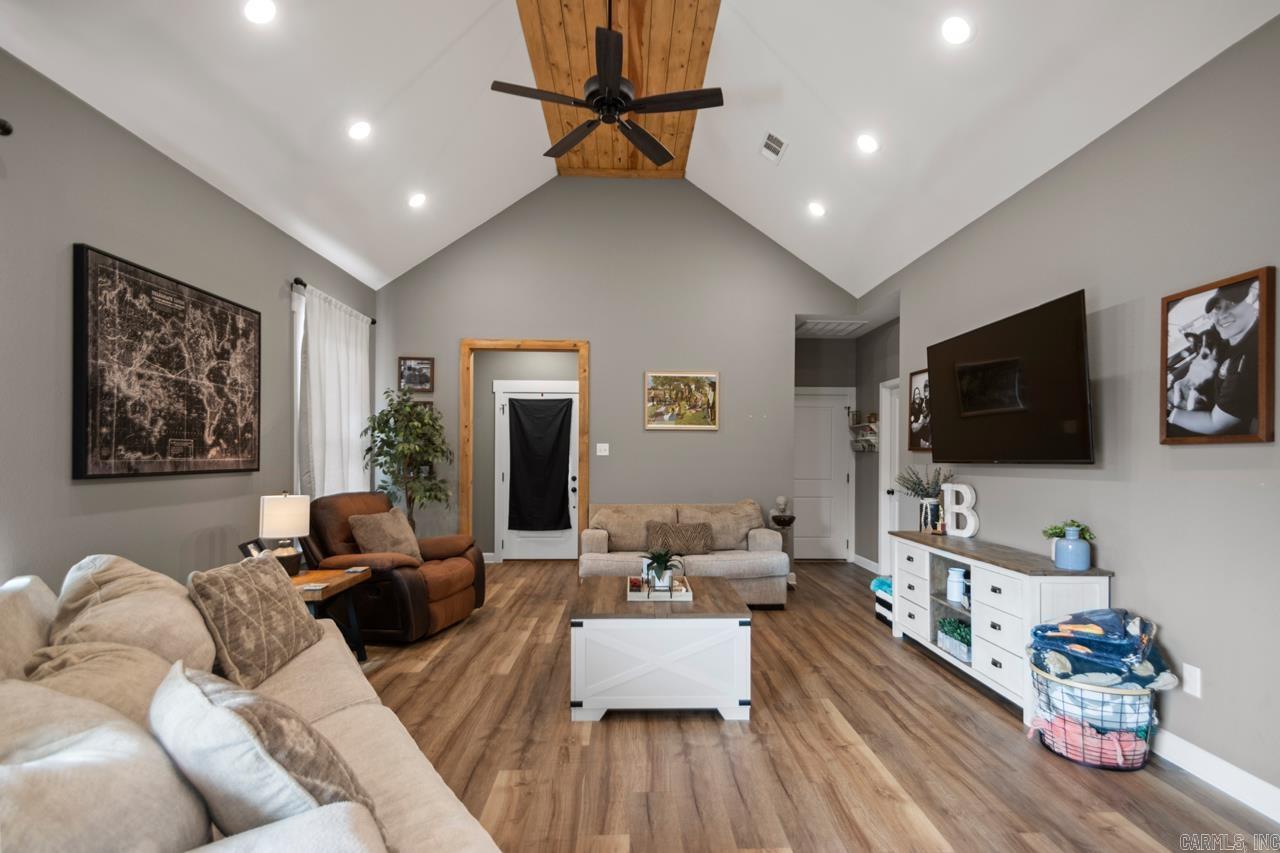 PINE FOREST - Residential